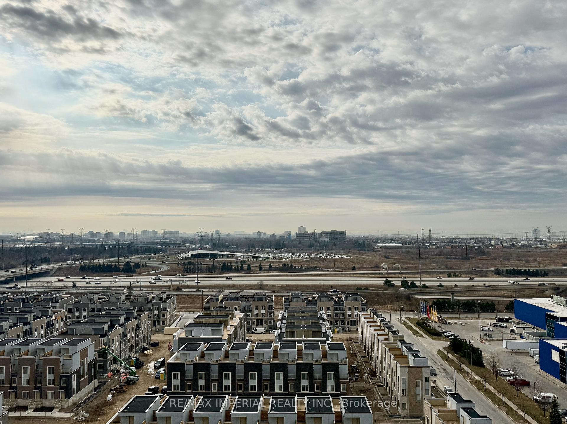 Photo 10 of Unit 1606, 10 Honeycrisp Crescent, Vaughan, Vaughan Corporate Centre — HOMEH