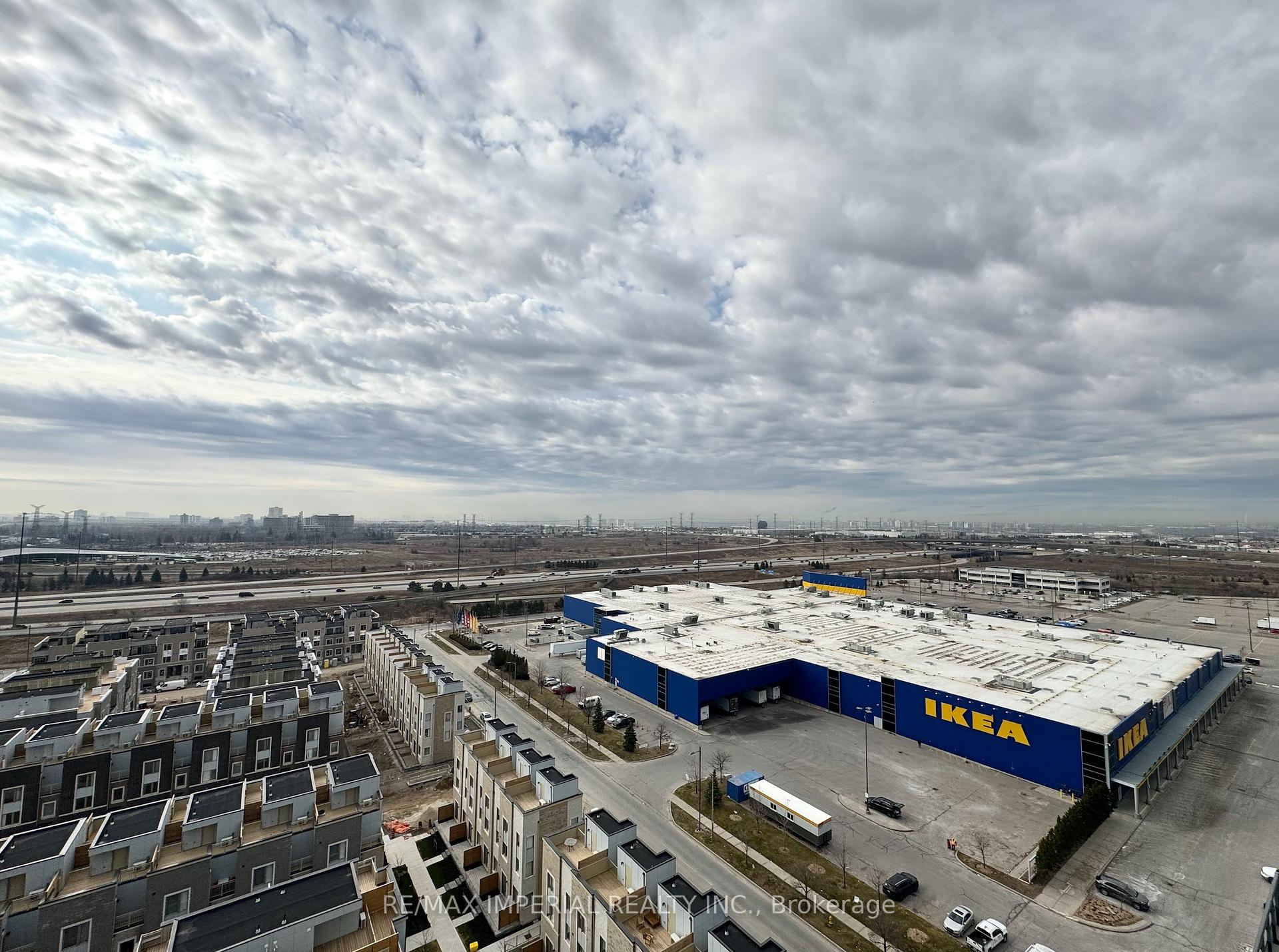 Photo 11 of Unit 1606, 10 Honeycrisp Crescent, Vaughan, Vaughan Corporate Centre — HOMEH