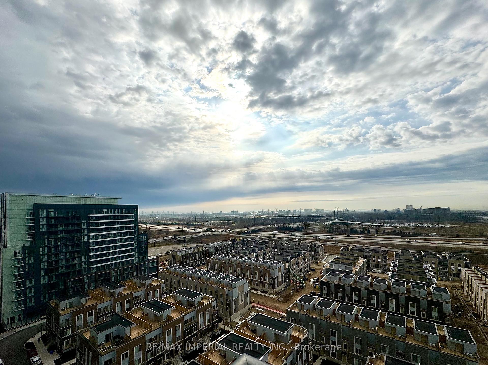 Photo 12 of Unit 1606, 10 Honeycrisp Crescent, Vaughan, Vaughan Corporate Centre — HOMEH