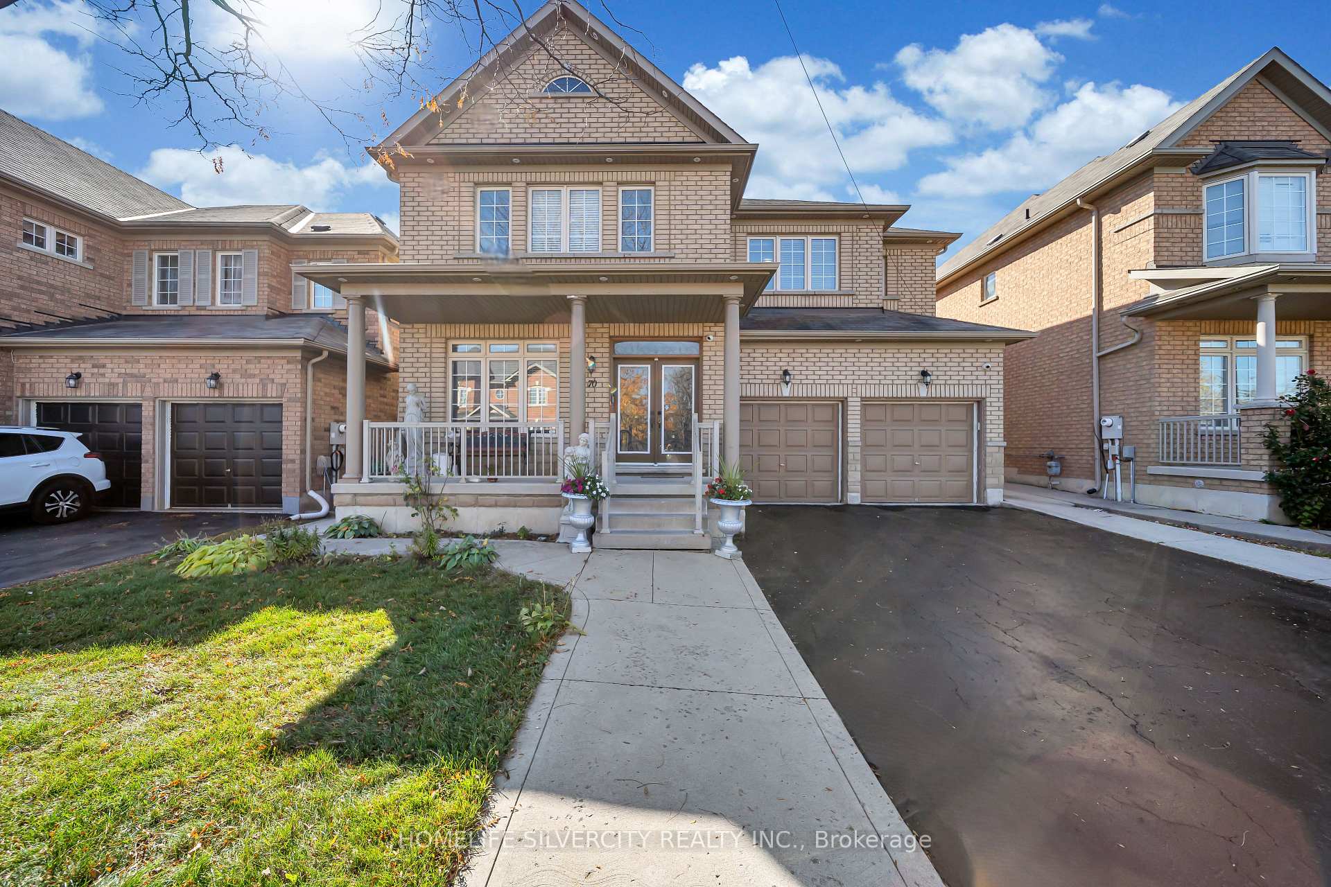 Photo of 70 Appleaire Crescent