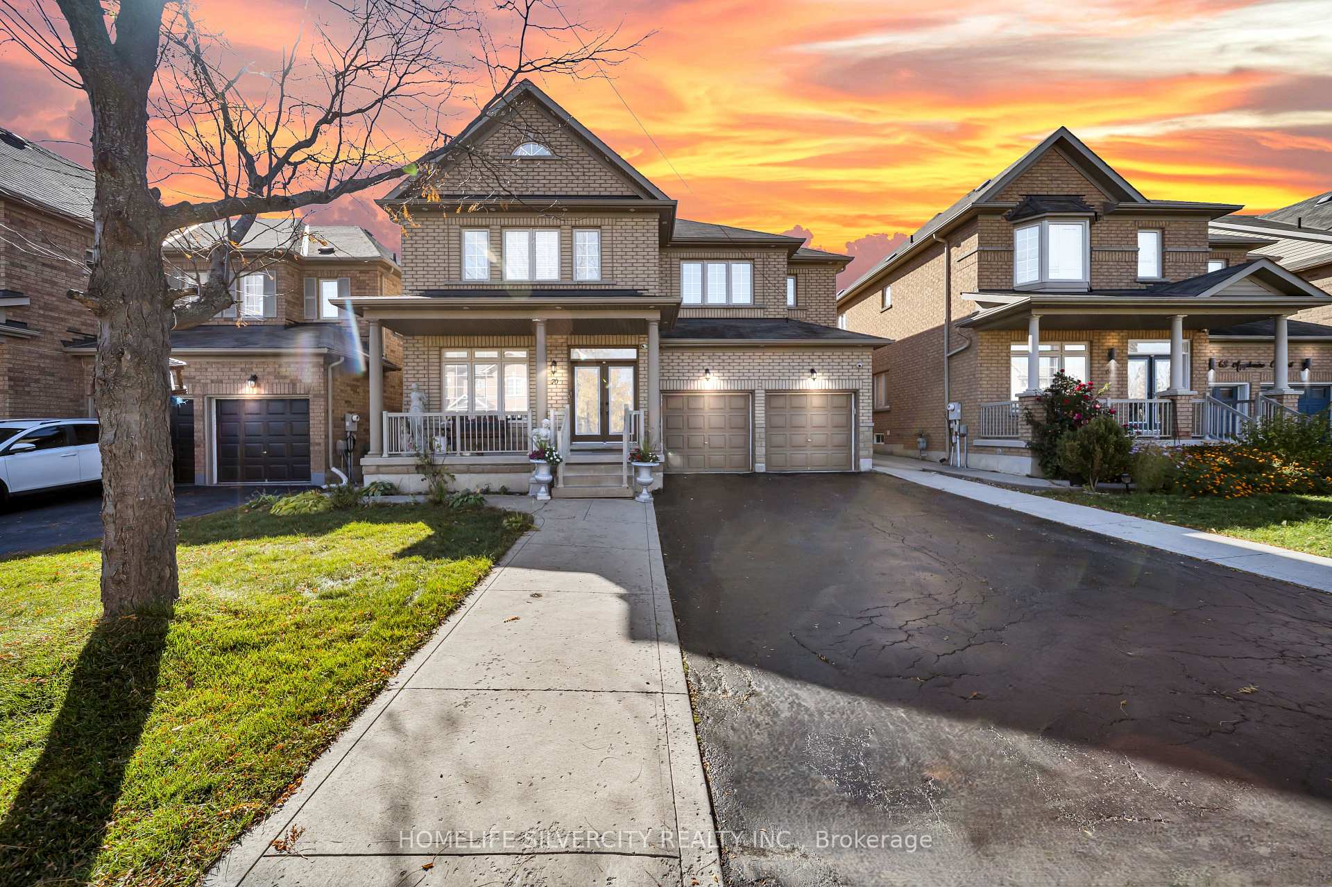 Photo 2 of 70 Appleaire Crescent, Brampton, Sandringham-Wellington — HOMEH