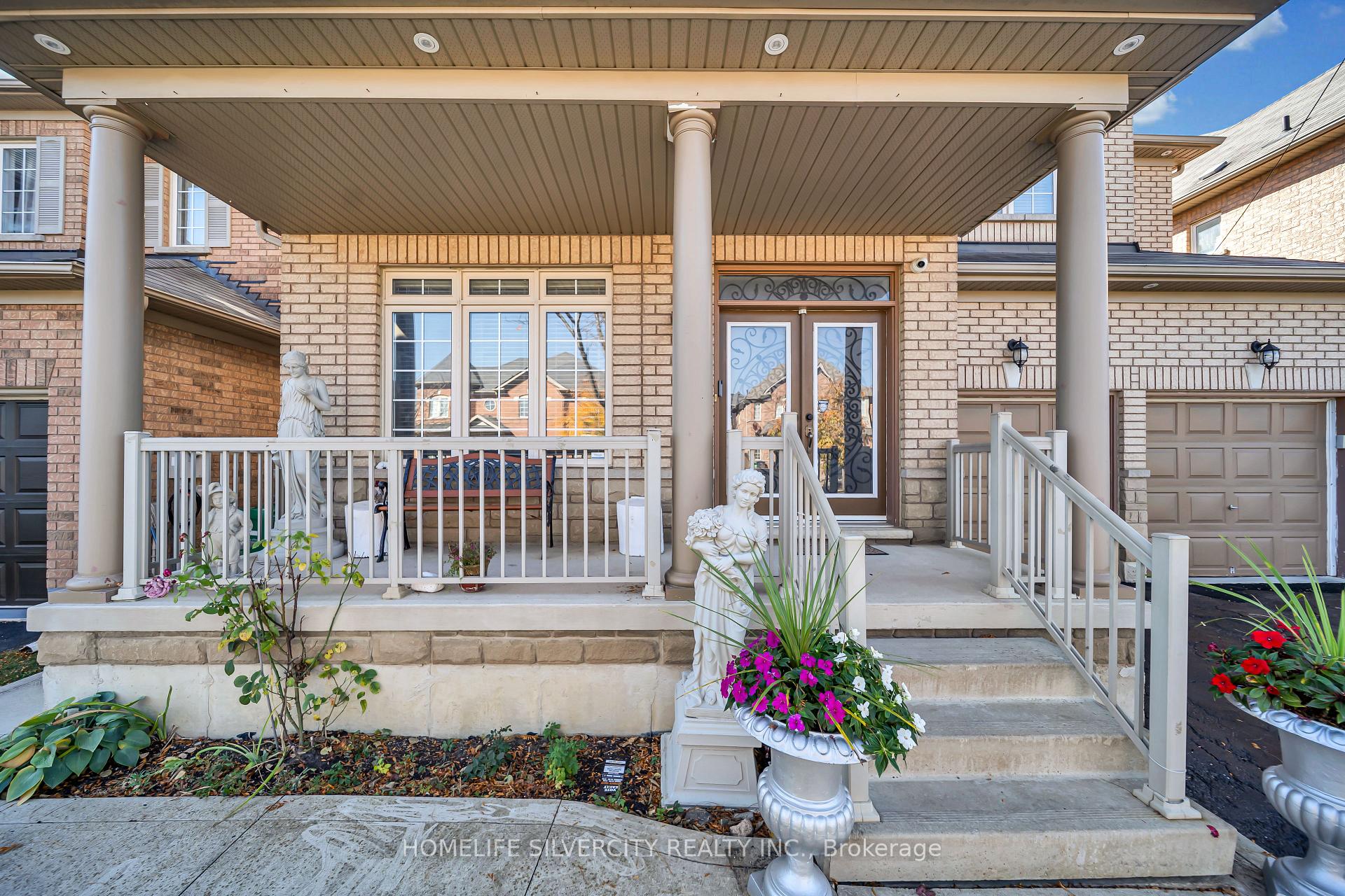 Photo 3 of 70 Appleaire Crescent, Brampton, Sandringham-Wellington — HOMEH
