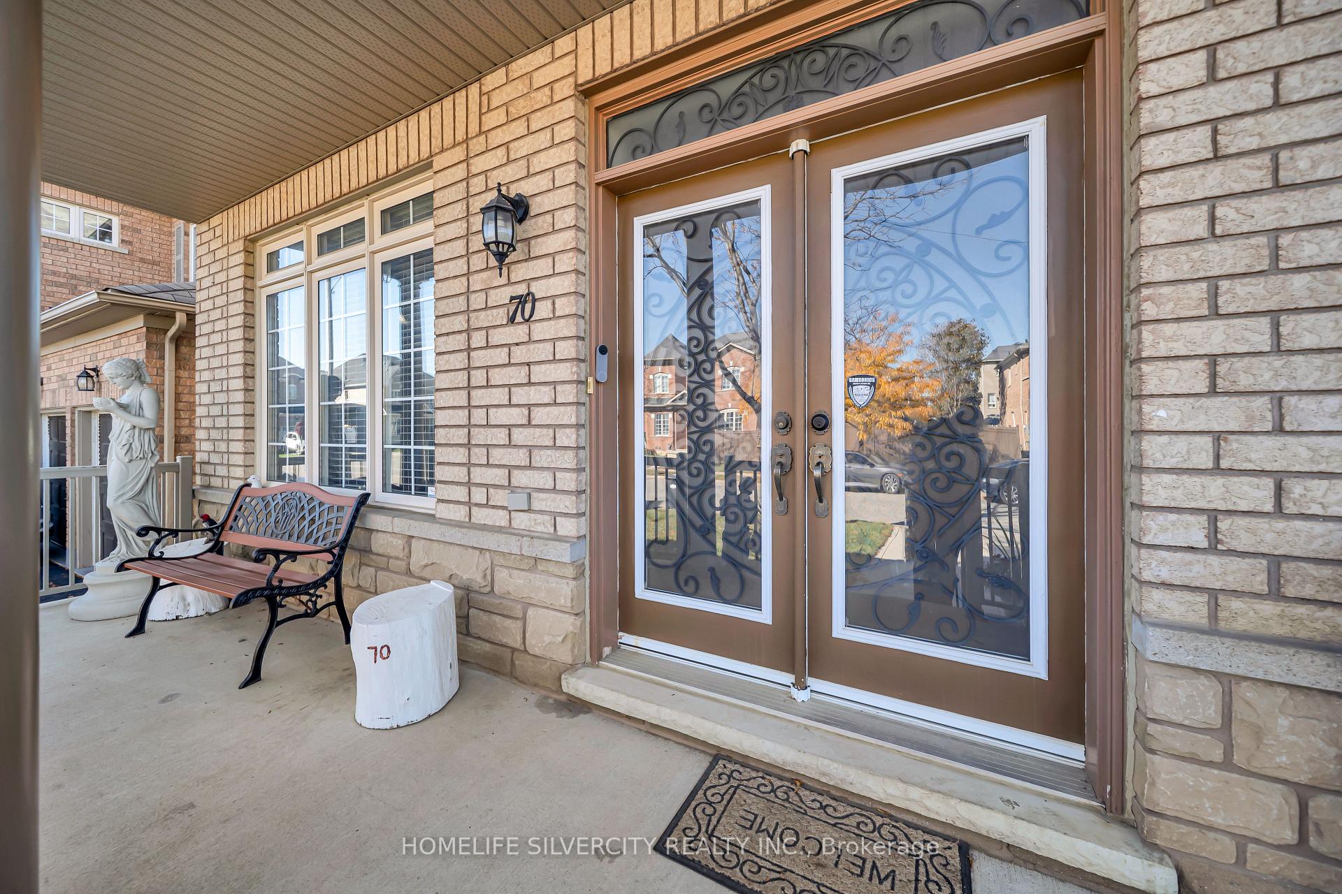 Photo 4 of 70 Appleaire Crescent, Brampton, Sandringham-Wellington — HOMEH