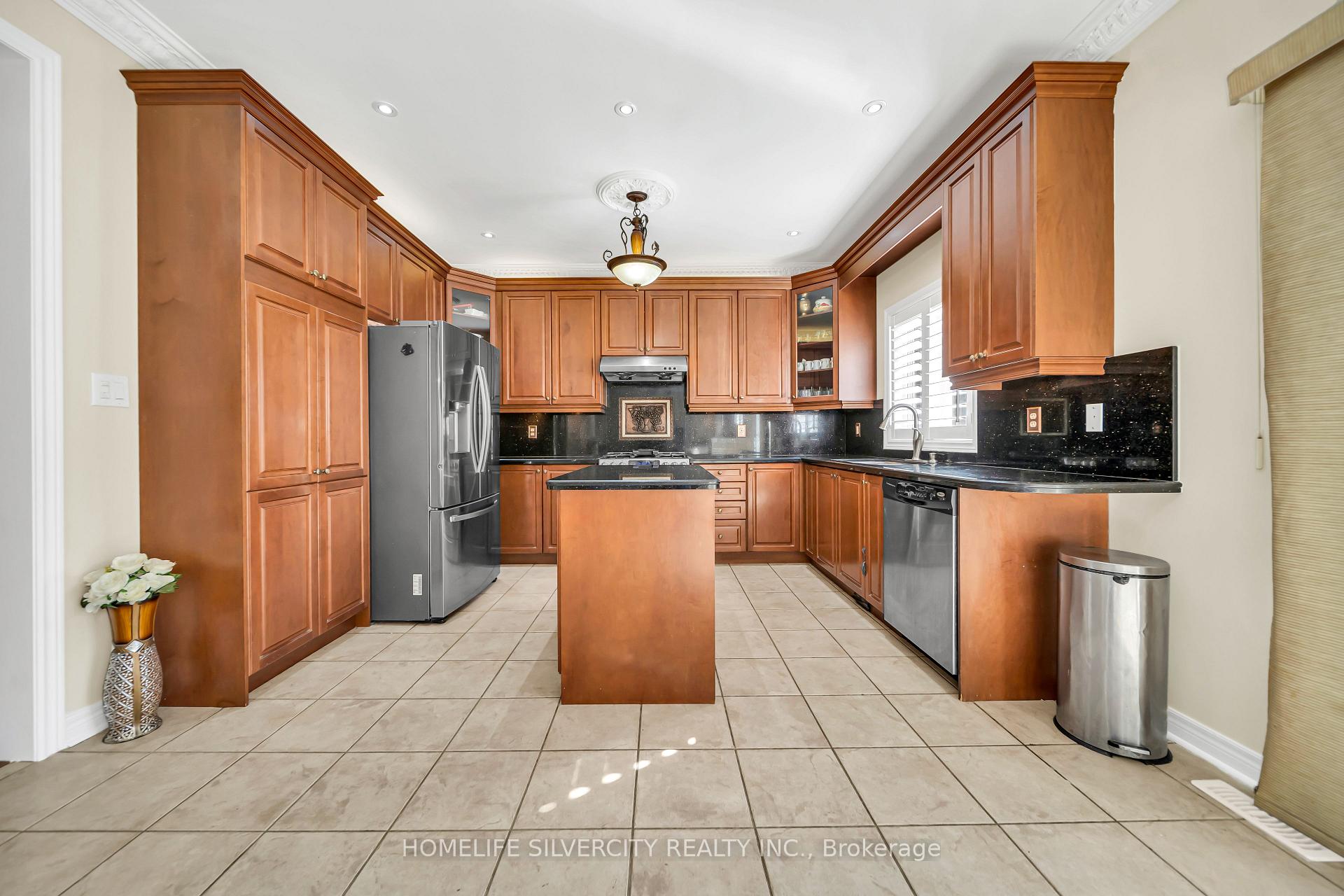 Photo 11 of 70 Appleaire Crescent, Brampton, Sandringham-Wellington — HOMEH