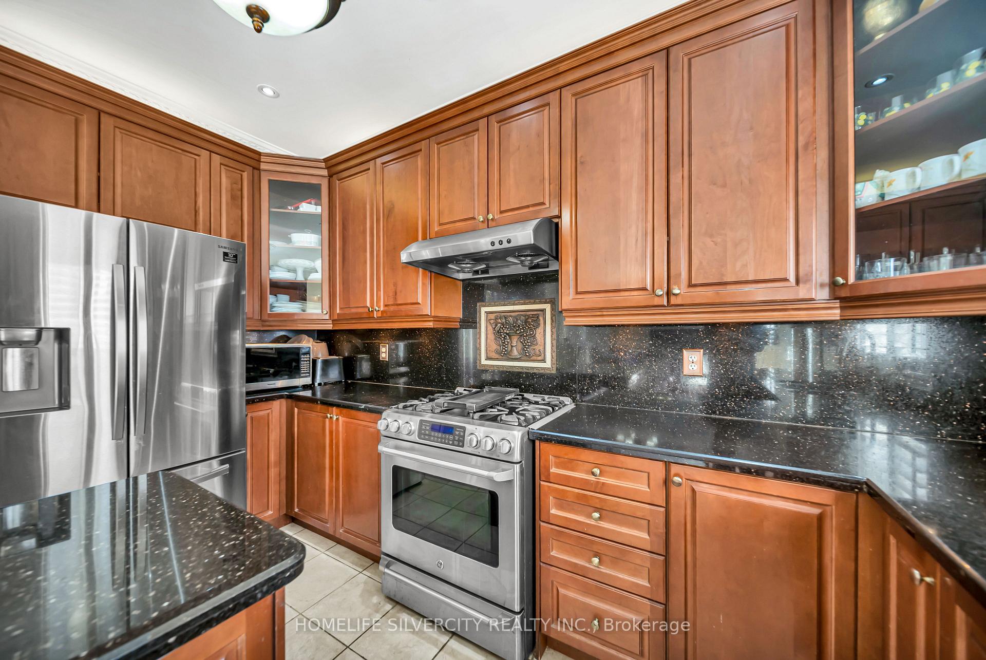 Photo 13 of 70 Appleaire Crescent, Brampton, Sandringham-Wellington — HOMEH