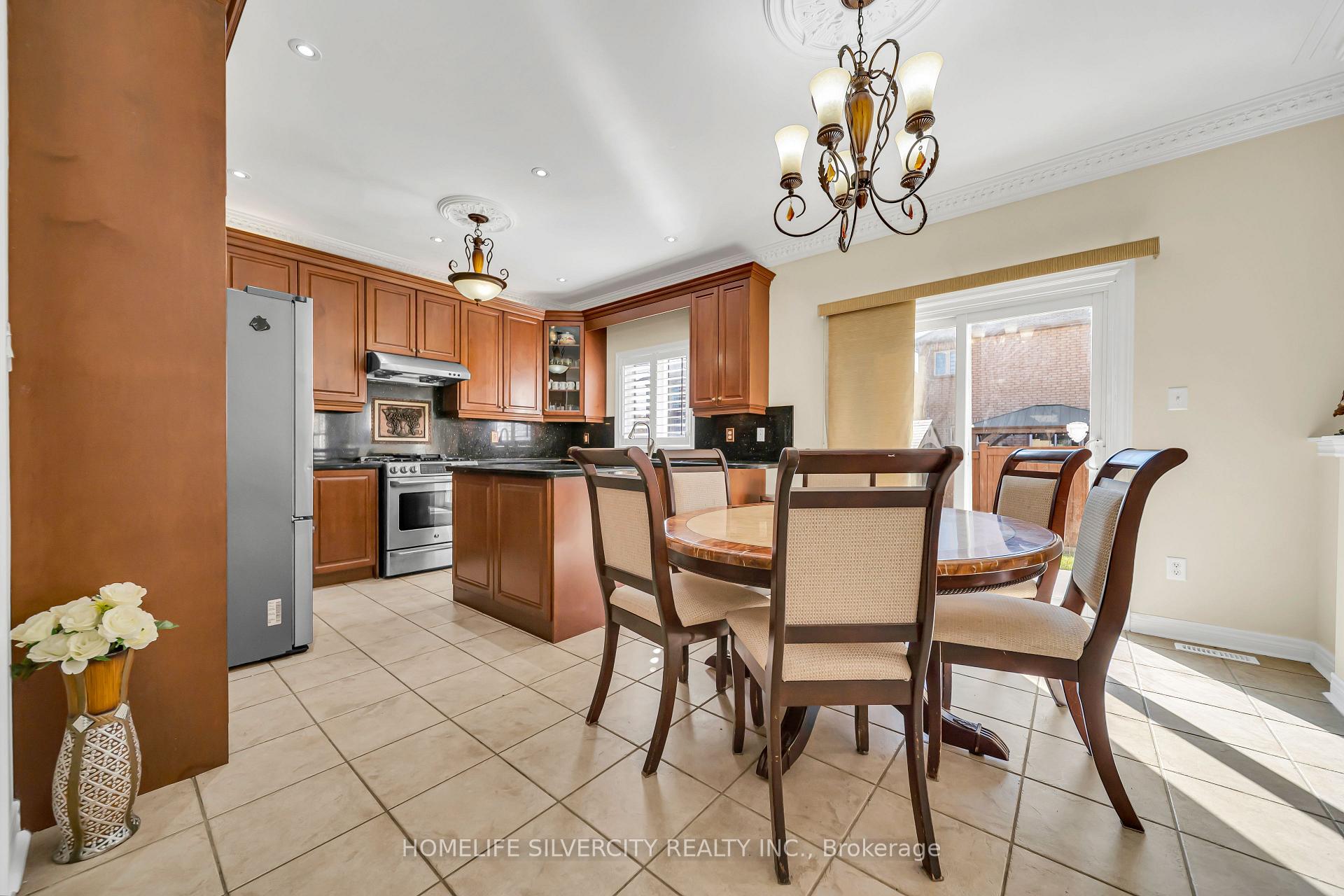 Photo 14 of 70 Appleaire Crescent, Brampton, Sandringham-Wellington — HOMEH