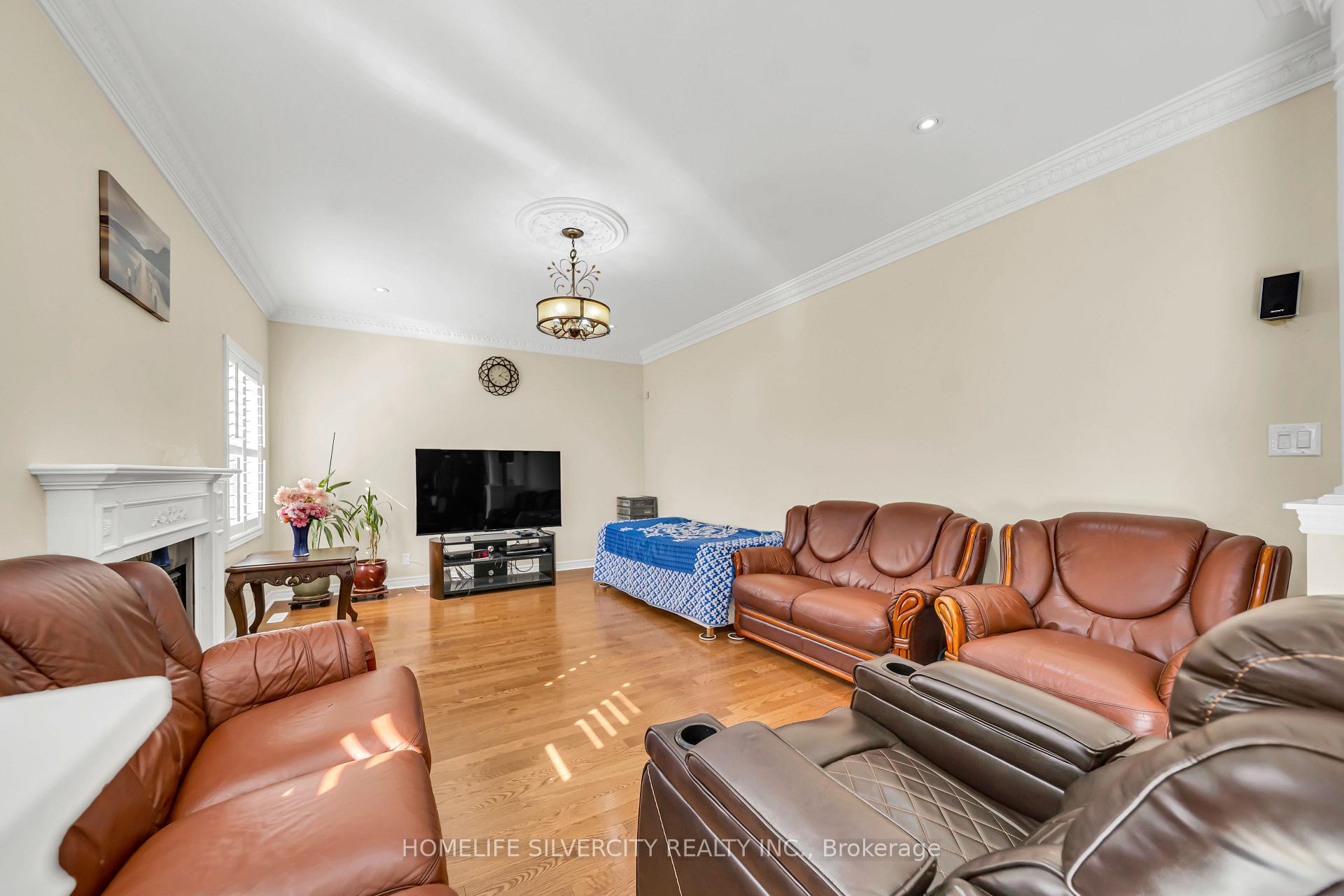 Photo 16 of 70 Appleaire Crescent, Brampton, Sandringham-Wellington — HOMEH