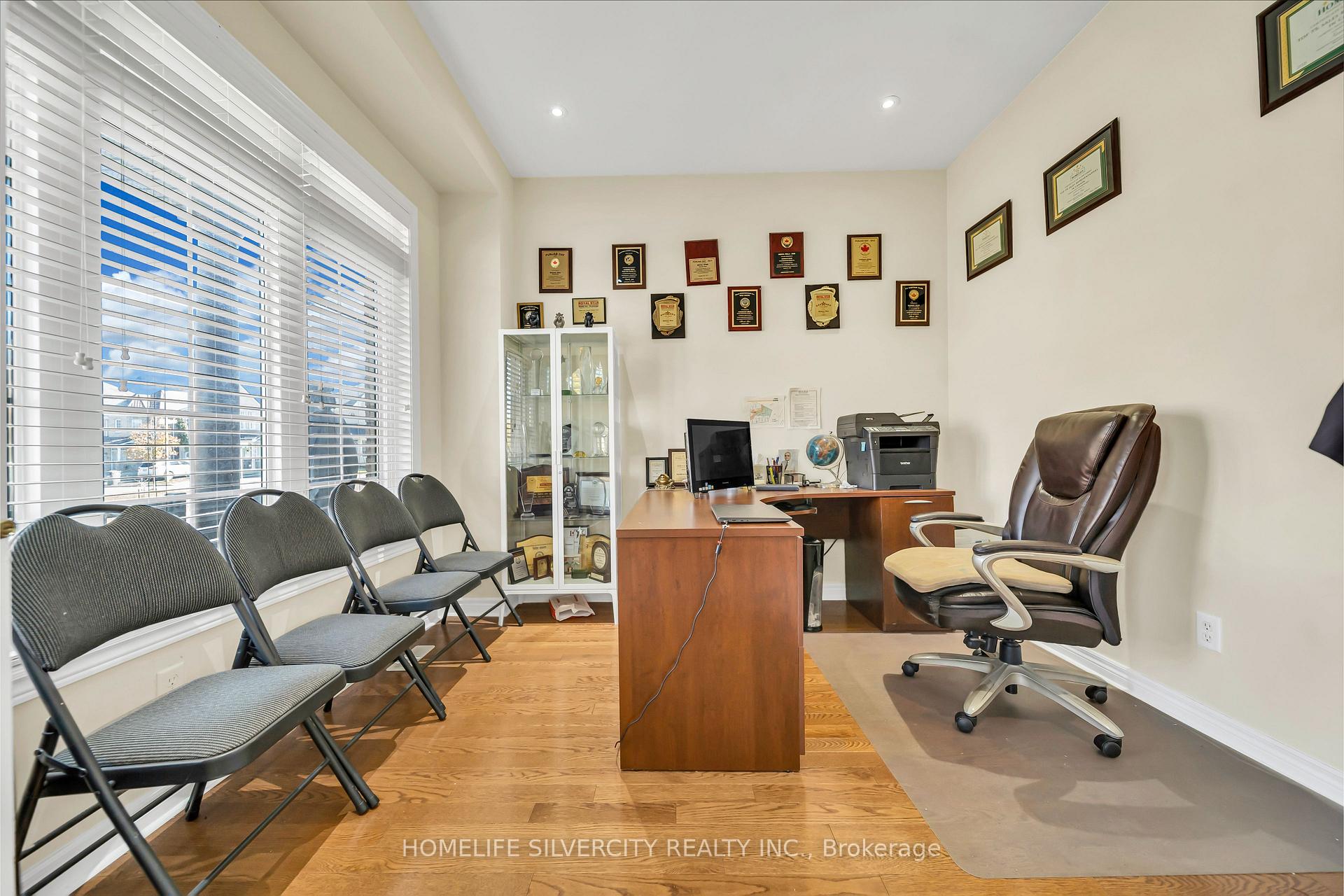 Photo 17 of 70 Appleaire Crescent, Brampton, Sandringham-Wellington — HOMEH