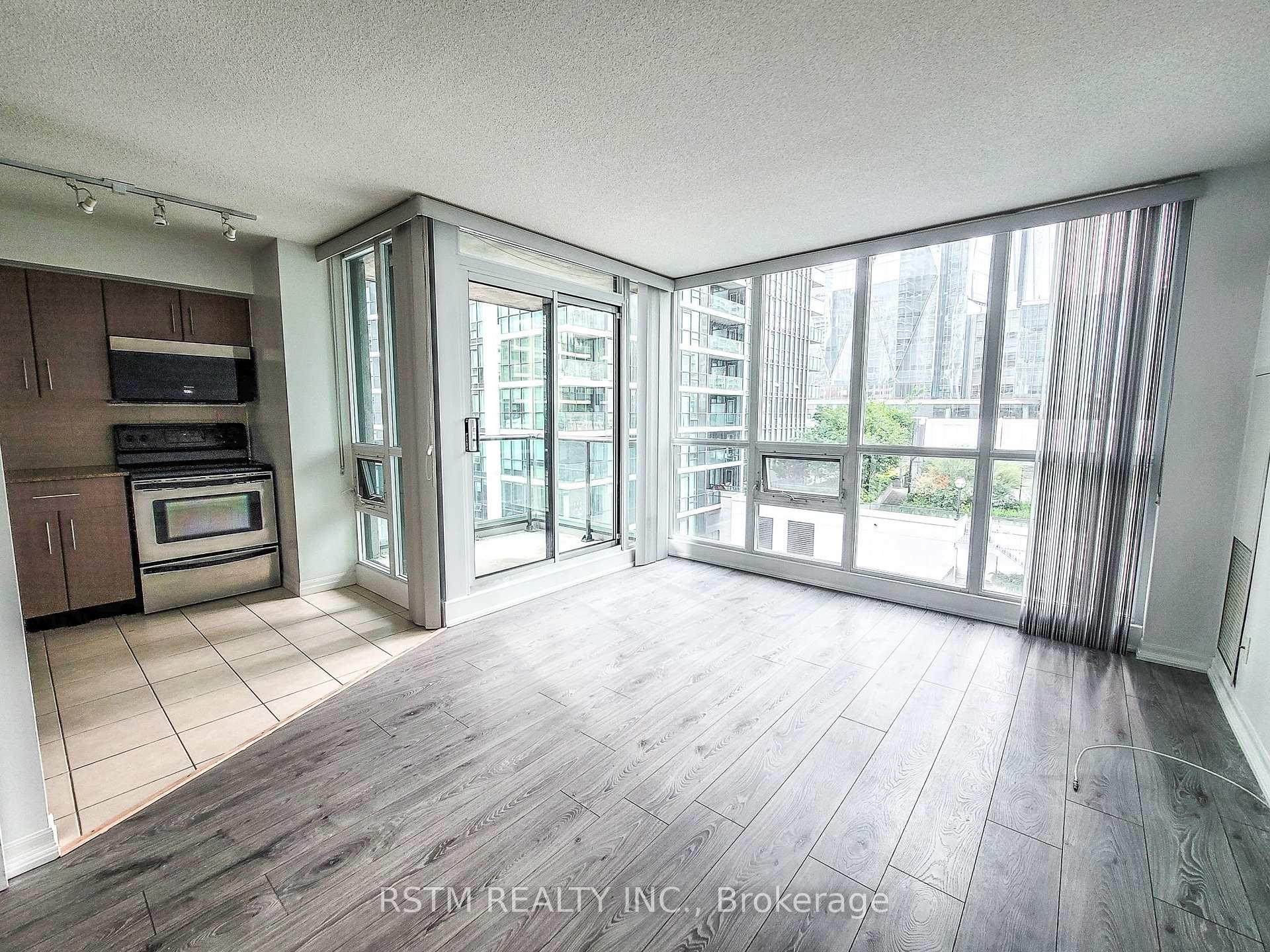 Photo 10 of Unit 710, 12 Yonge Street, Toronto, Waterfront Communities — HOMEH