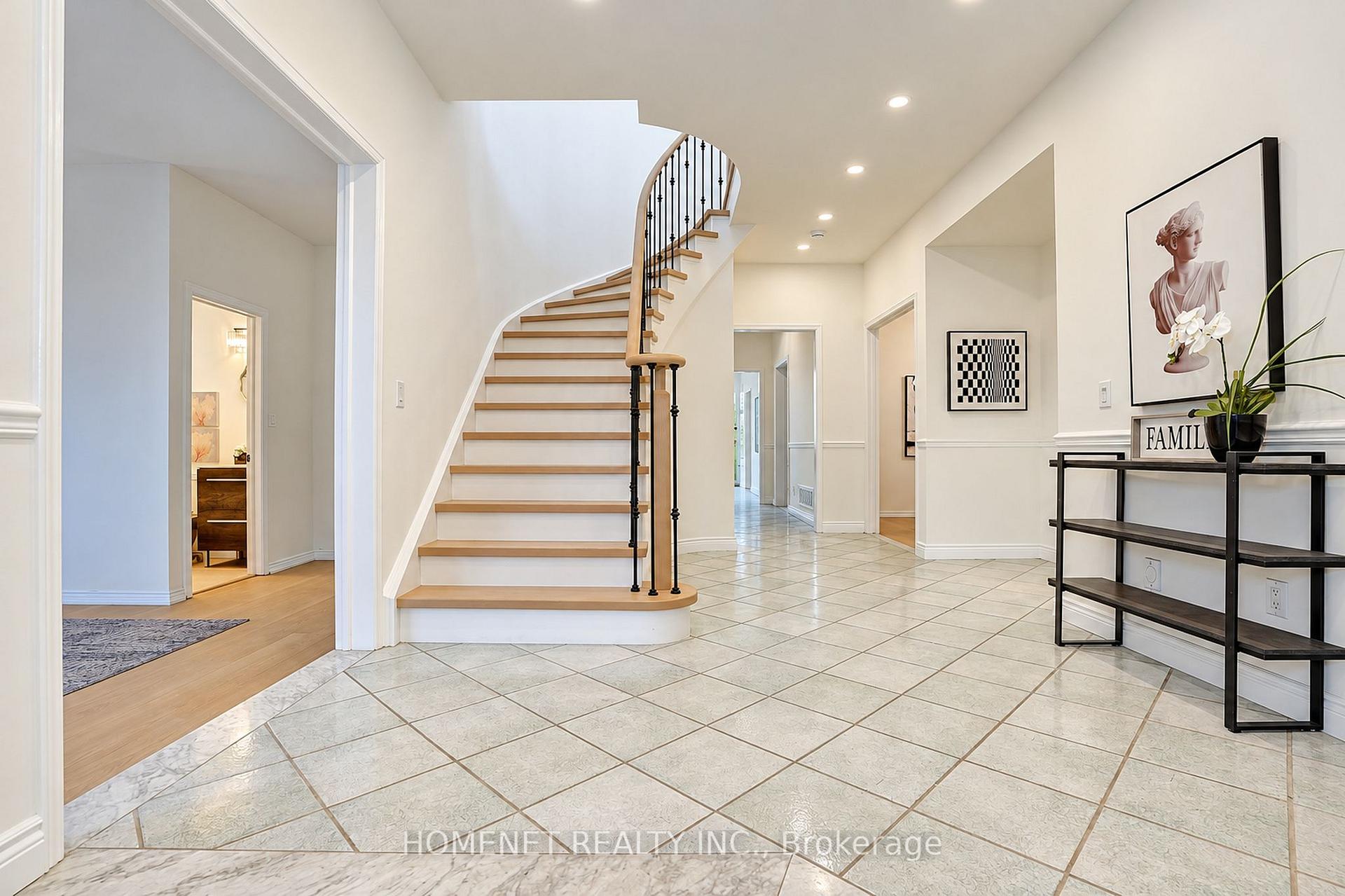 Photo 9 of 529 Carlton Road, Markham, Unionville — HOMEH