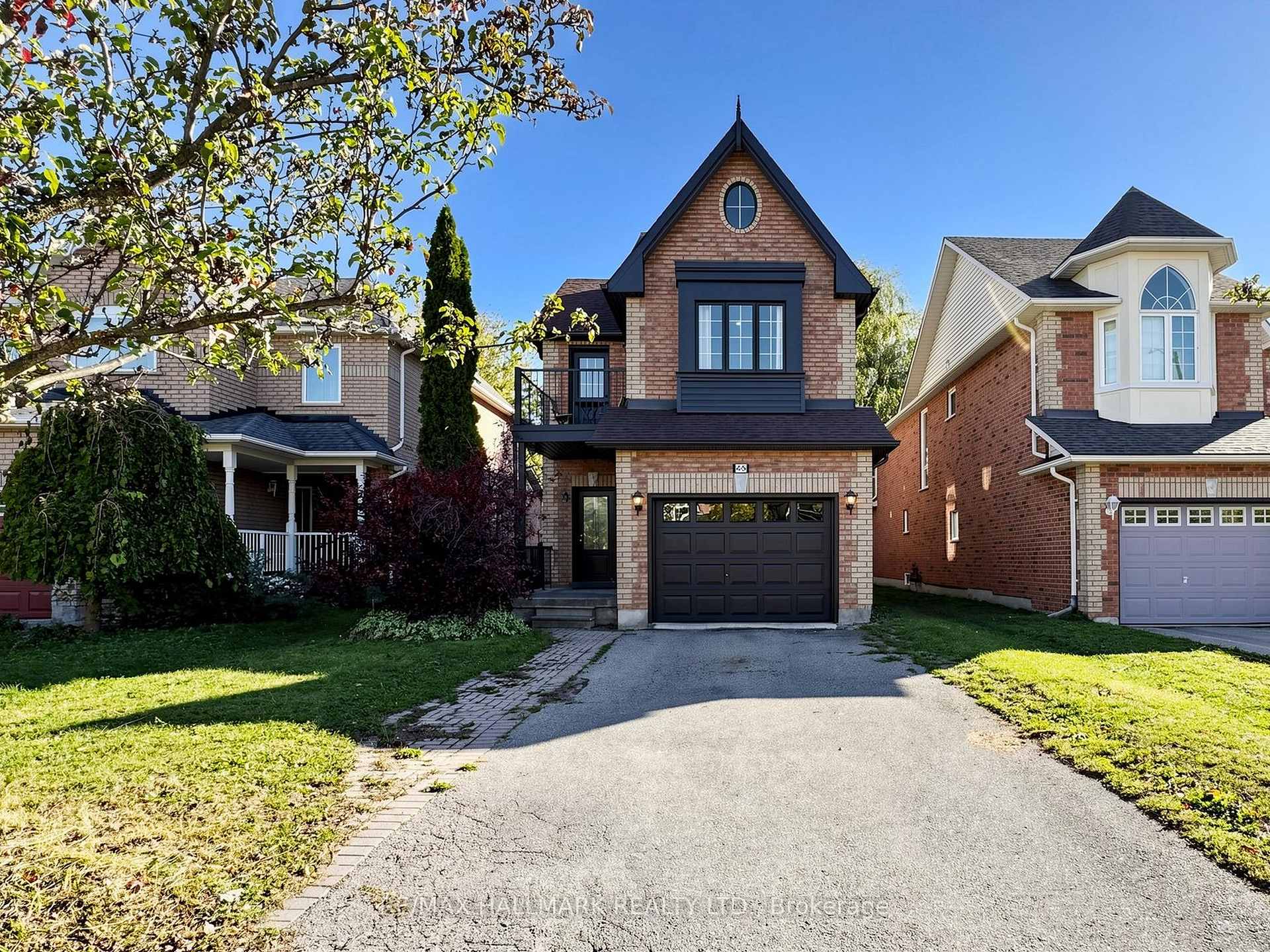 Photo 2 of 45 Colonial Crescent, Richmond Hill, Oak Ridges Lake Wilcox — HOMEH