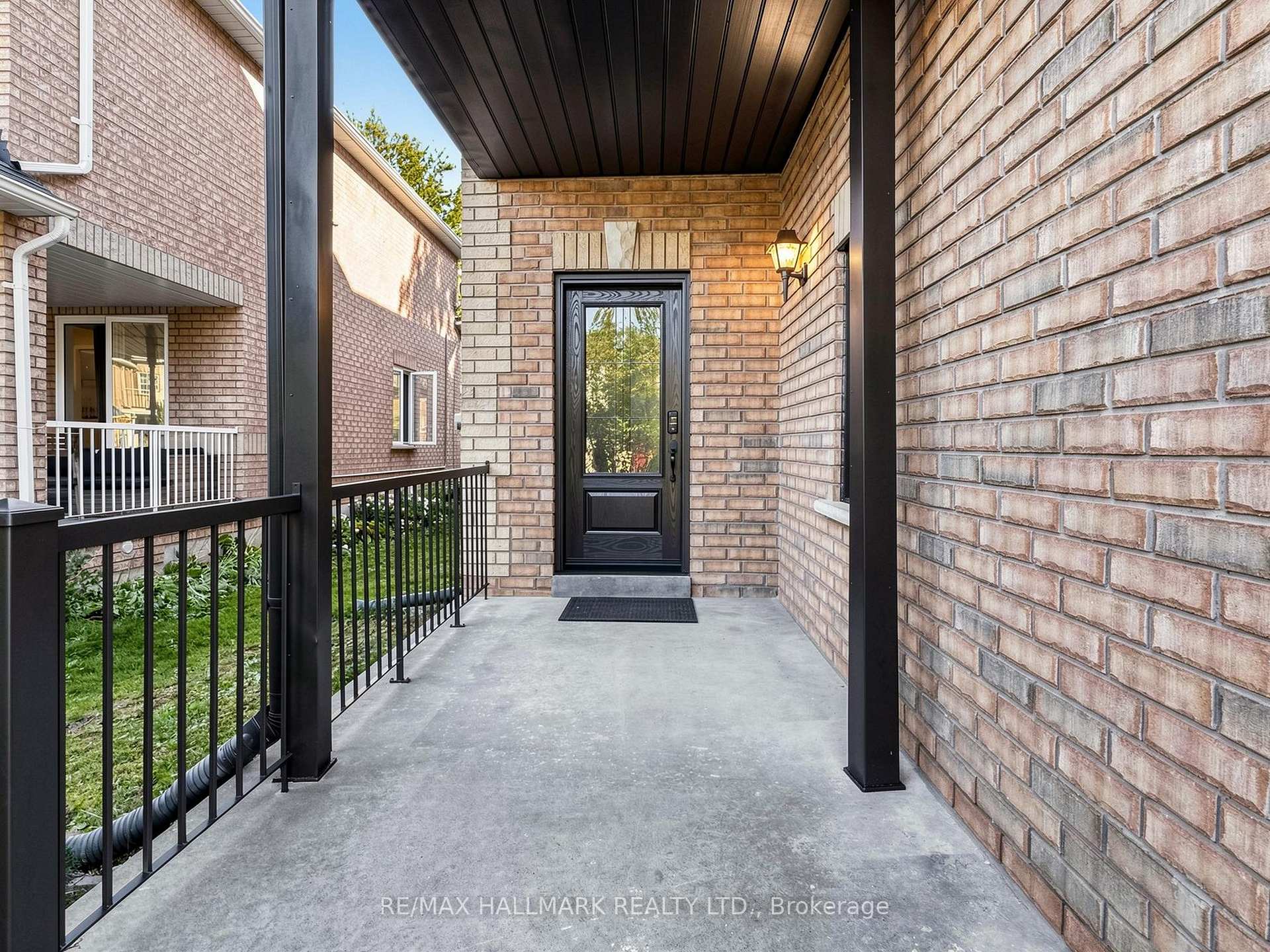 Photo 4 of 45 Colonial Crescent, Richmond Hill, Oak Ridges Lake Wilcox — HOMEH