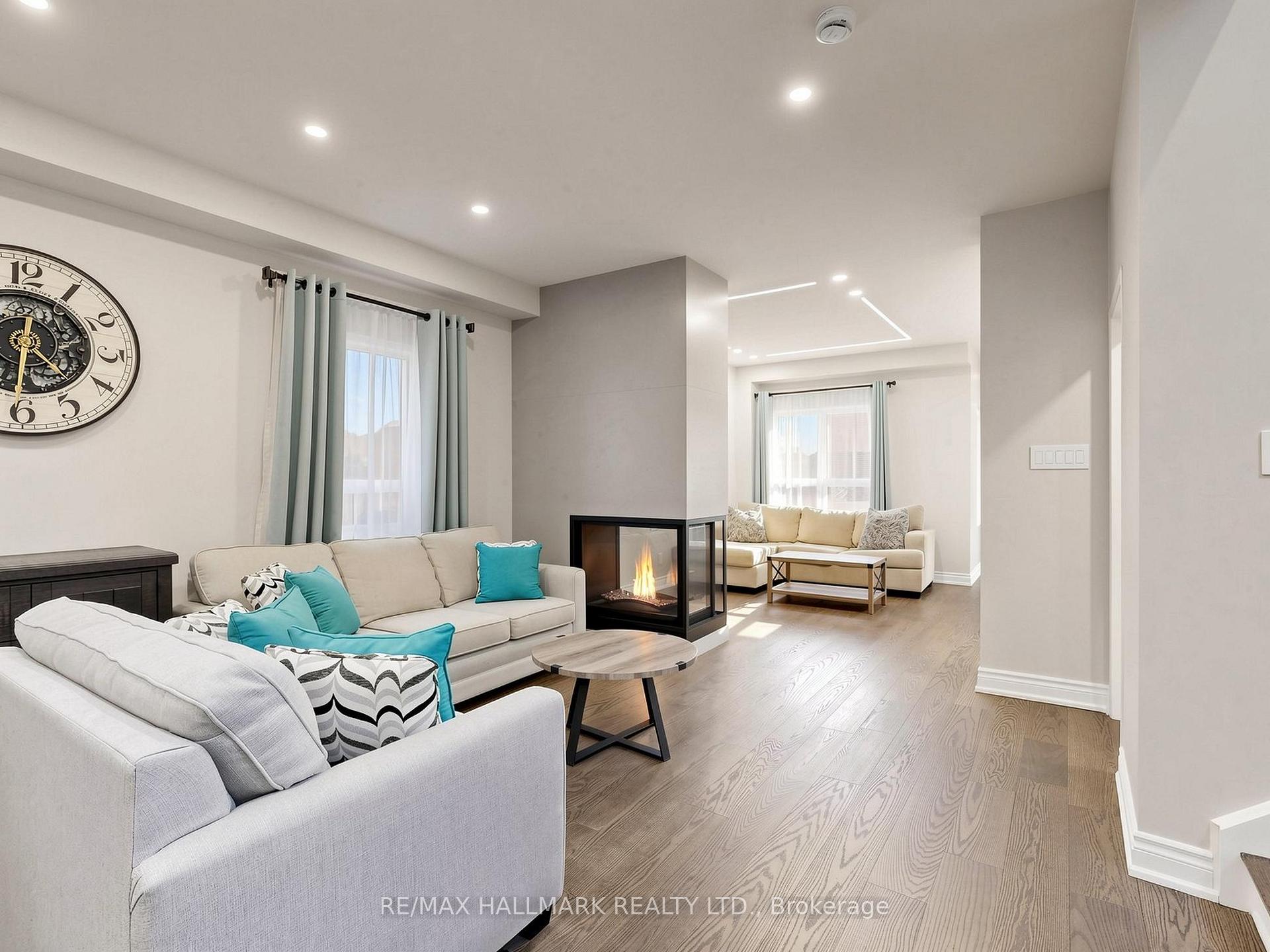 Photo 7 of 45 Colonial Crescent, Richmond Hill, Oak Ridges Lake Wilcox — HOMEH