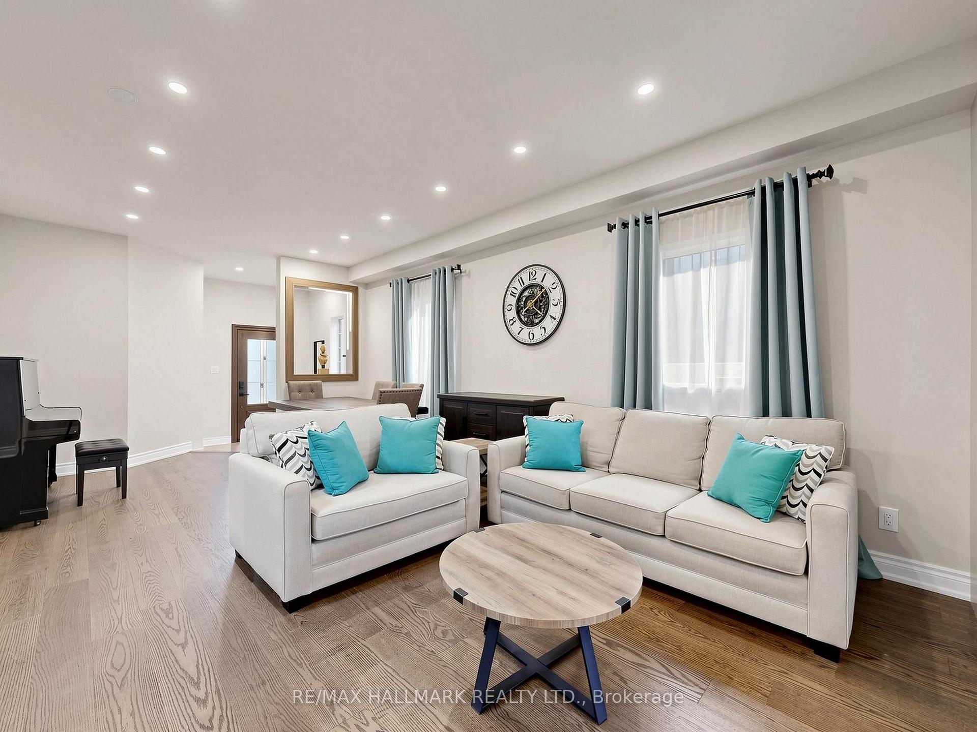 Photo 8 of 45 Colonial Crescent, Richmond Hill, Oak Ridges Lake Wilcox — HOMEH