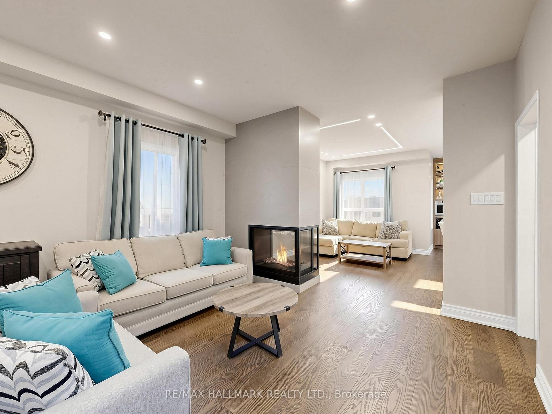 Photo 9 of 45 Colonial Crescent, Richmond Hill, Oak Ridges Lake Wilcox — HOMEH