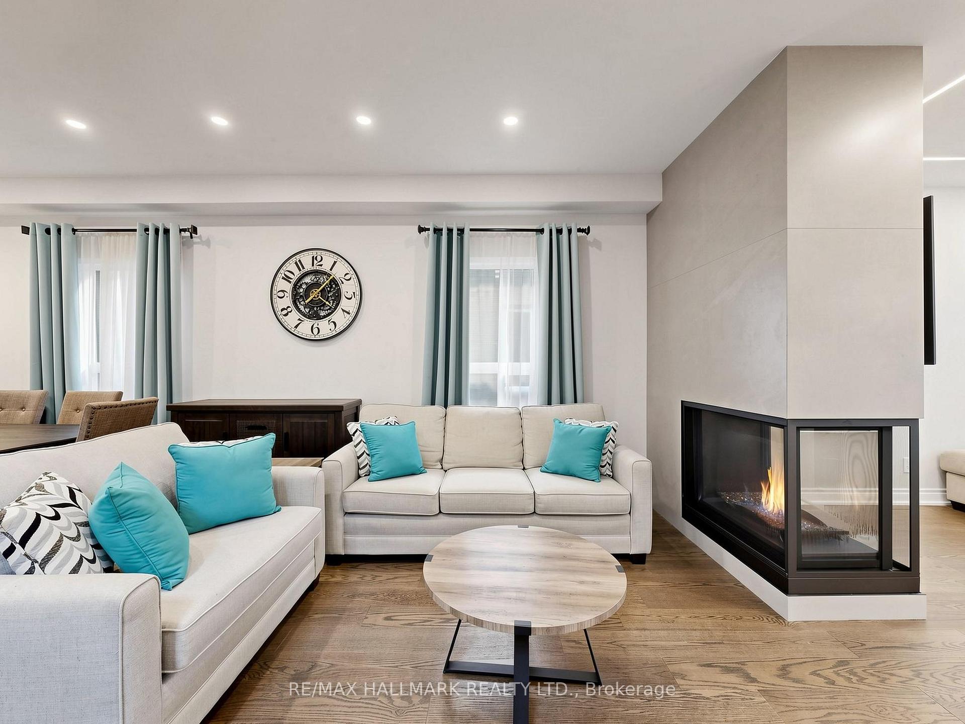 Photo 10 of 45 Colonial Crescent, Richmond Hill, Oak Ridges Lake Wilcox — HOMEH