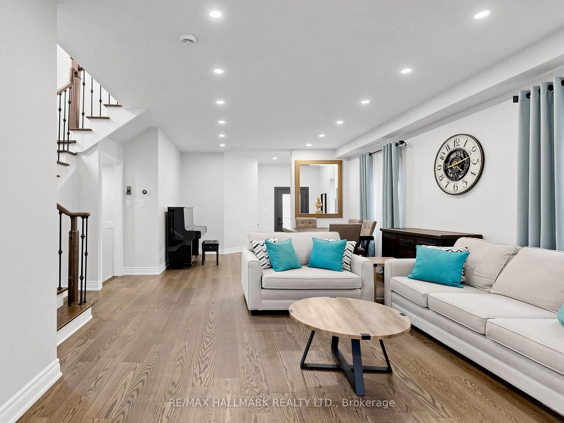 Photo 11 of 45 Colonial Crescent, Richmond Hill, Oak Ridges Lake Wilcox — HOMEH