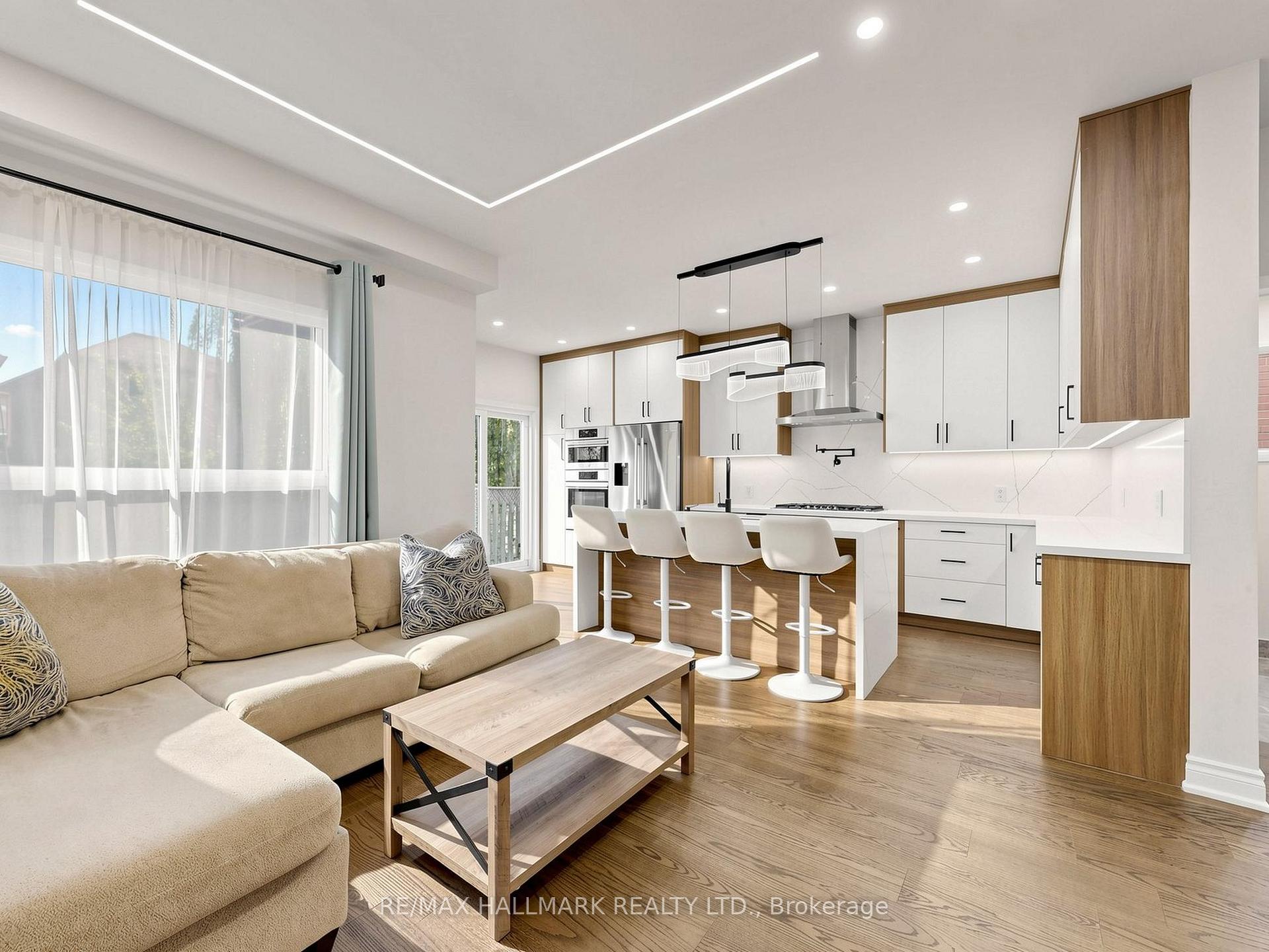 Photo 14 of 45 Colonial Crescent, Richmond Hill, Oak Ridges Lake Wilcox — HOMEH