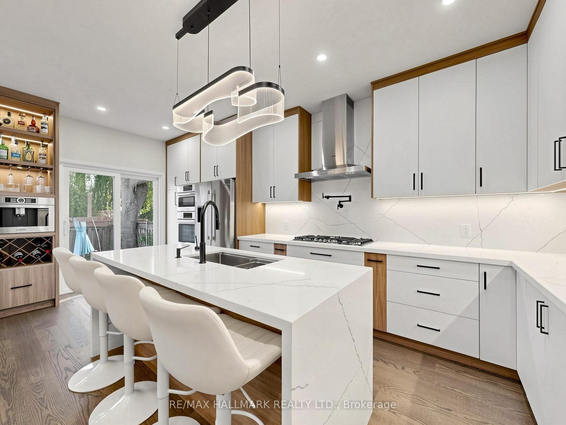 Photo 17 of 45 Colonial Crescent, Richmond Hill, Oak Ridges Lake Wilcox — HOMEH