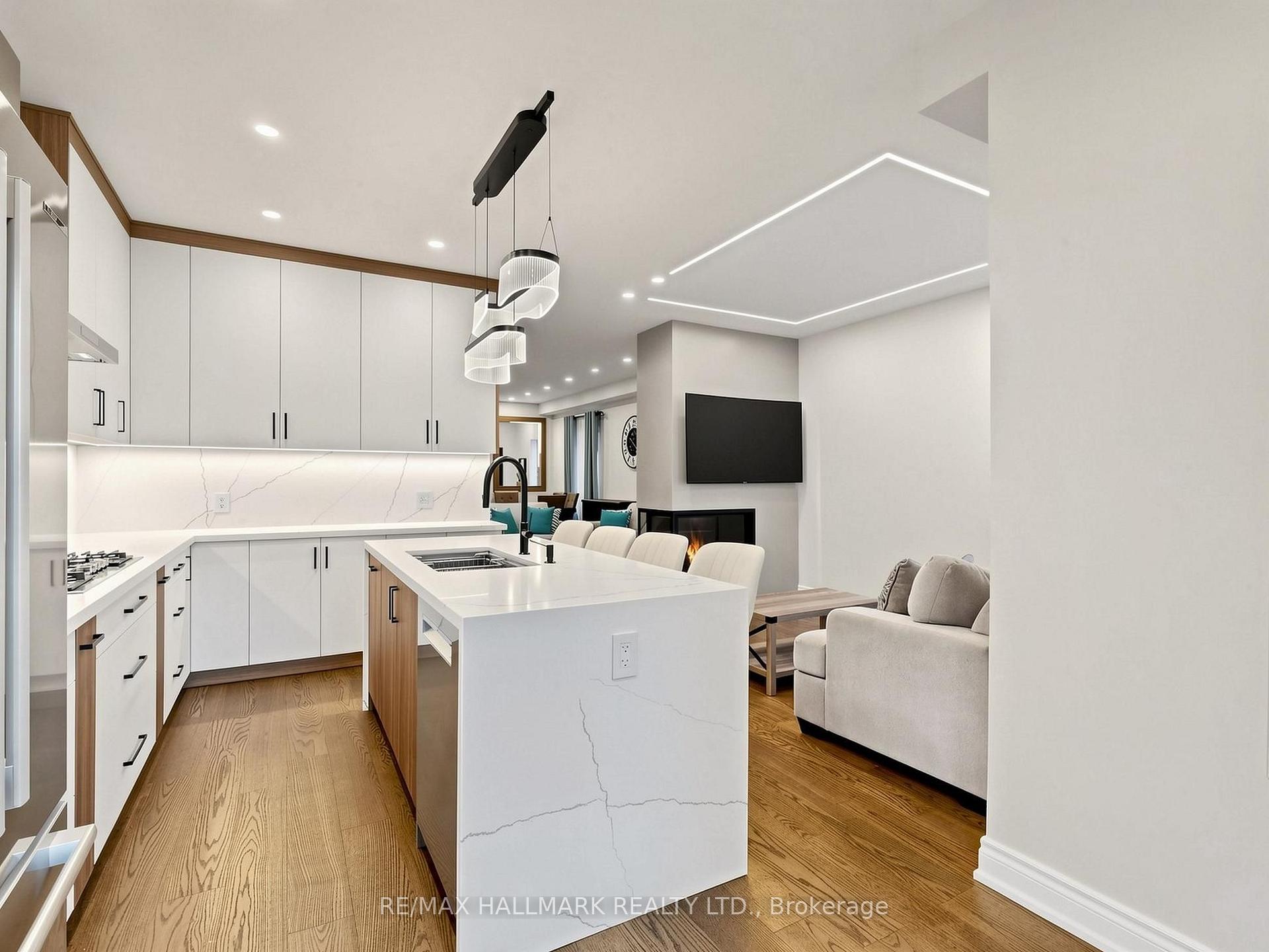 Photo 21 of 45 Colonial Crescent, Richmond Hill, Oak Ridges Lake Wilcox — HOMEH