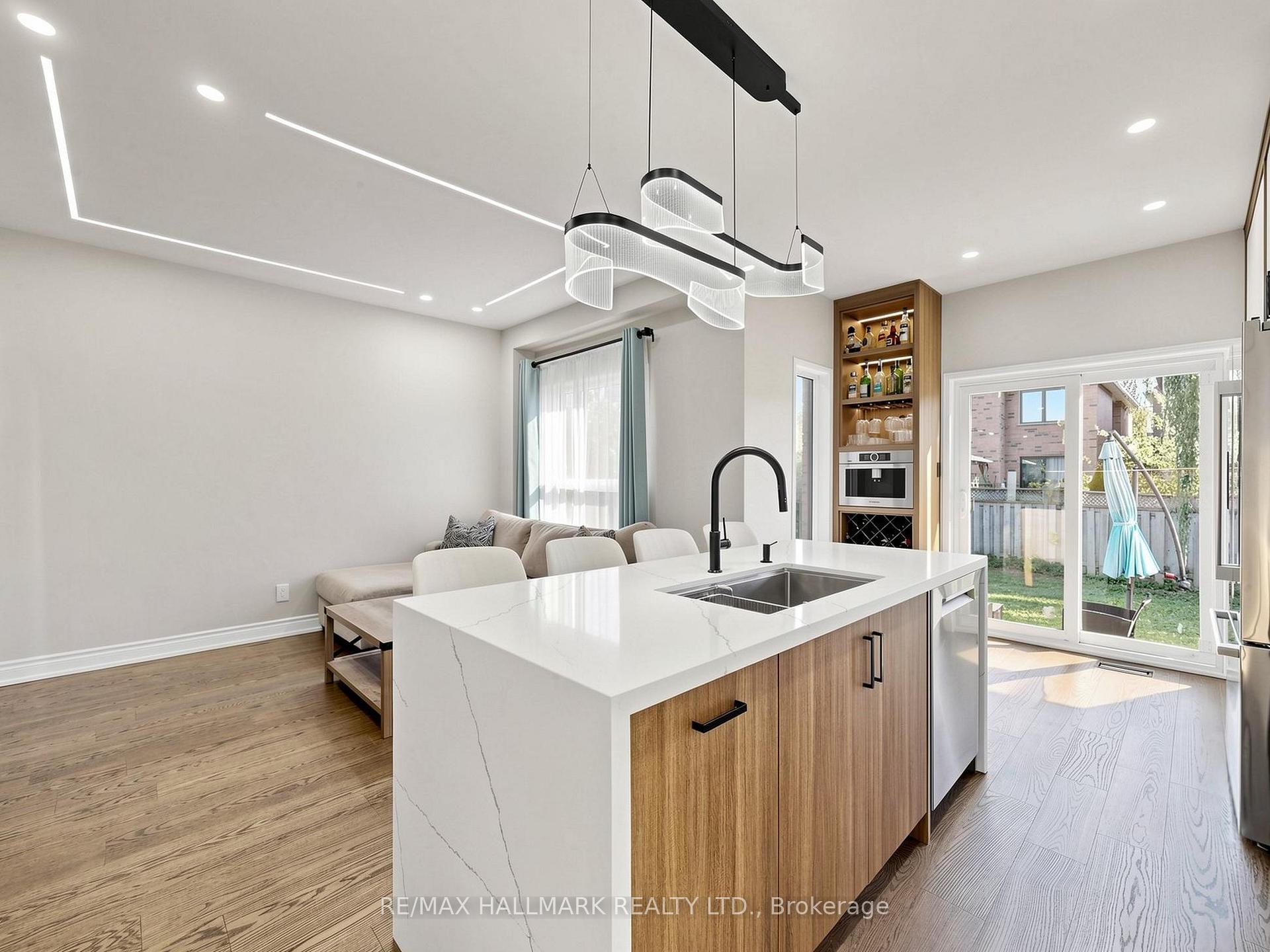 Photo 22 of 45 Colonial Crescent, Richmond Hill, Oak Ridges Lake Wilcox — HOMEH