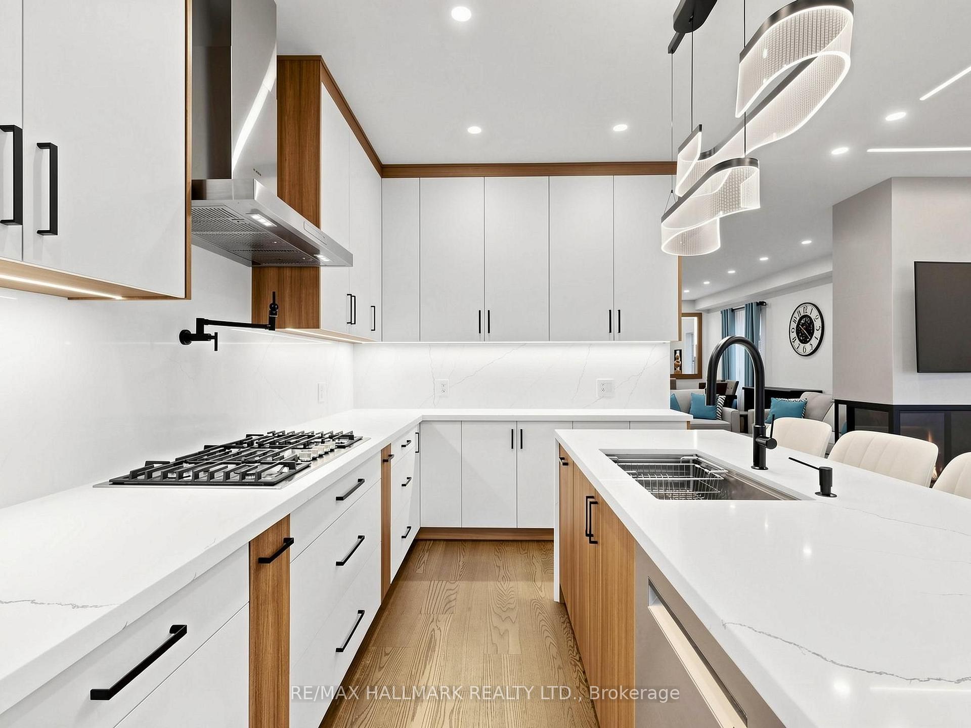 Photo 23 of 45 Colonial Crescent, Richmond Hill, Oak Ridges Lake Wilcox — HOMEH