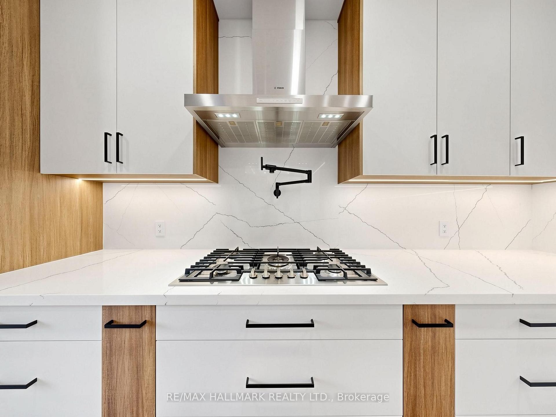 Photo 24 of 45 Colonial Crescent, Richmond Hill, Oak Ridges Lake Wilcox — HOMEH