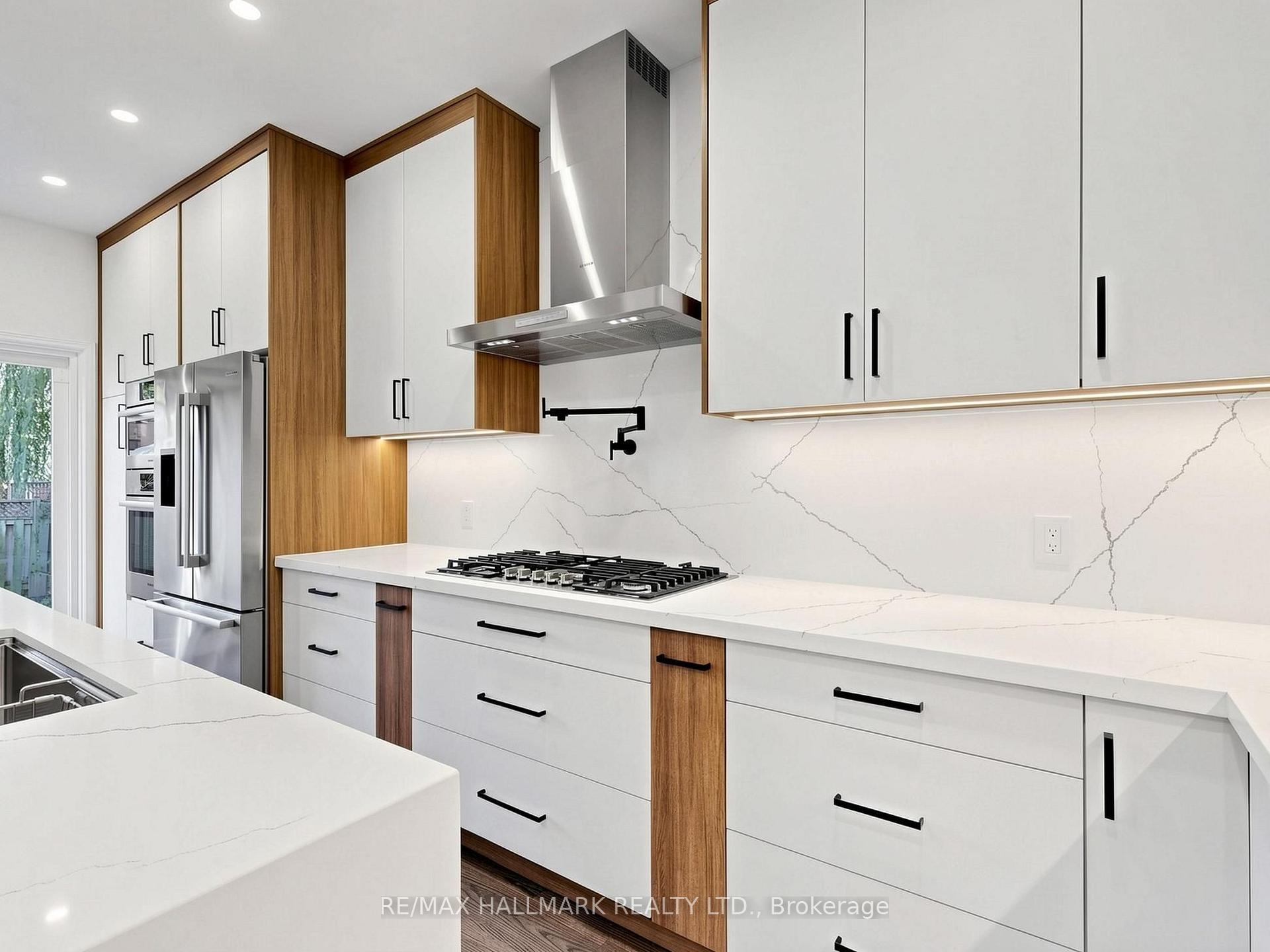 Photo 25 of 45 Colonial Crescent, Richmond Hill, Oak Ridges Lake Wilcox — HOMEH