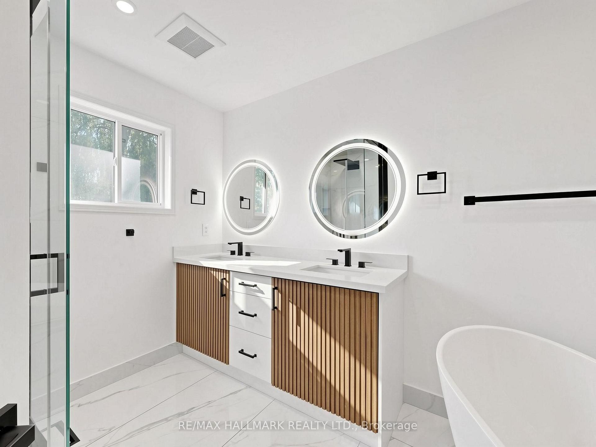 Photo 32 of 45 Colonial Crescent, Richmond Hill, Oak Ridges Lake Wilcox — HOMEH