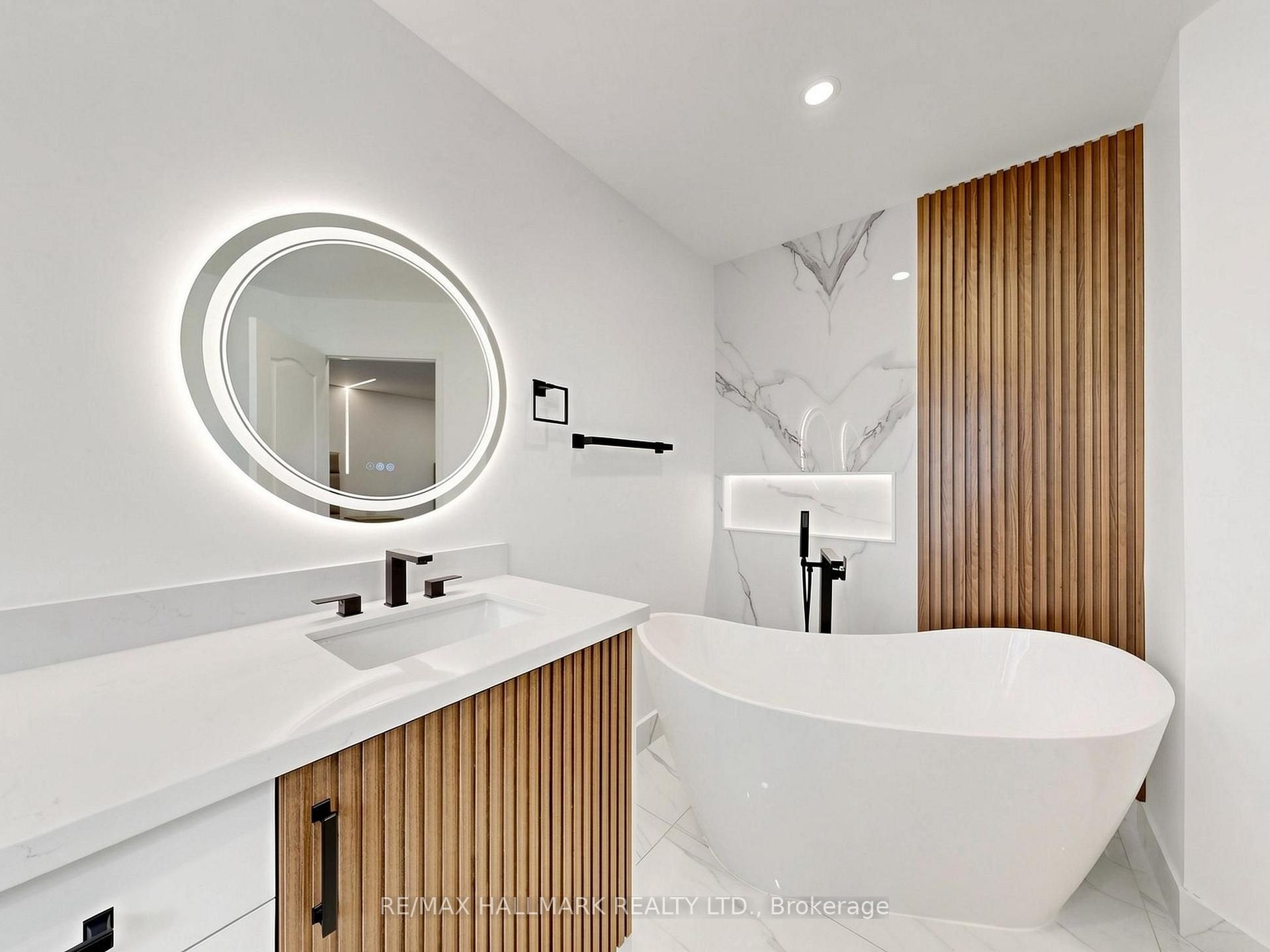 Photo 33 of 45 Colonial Crescent, Richmond Hill, Oak Ridges Lake Wilcox — HOMEH