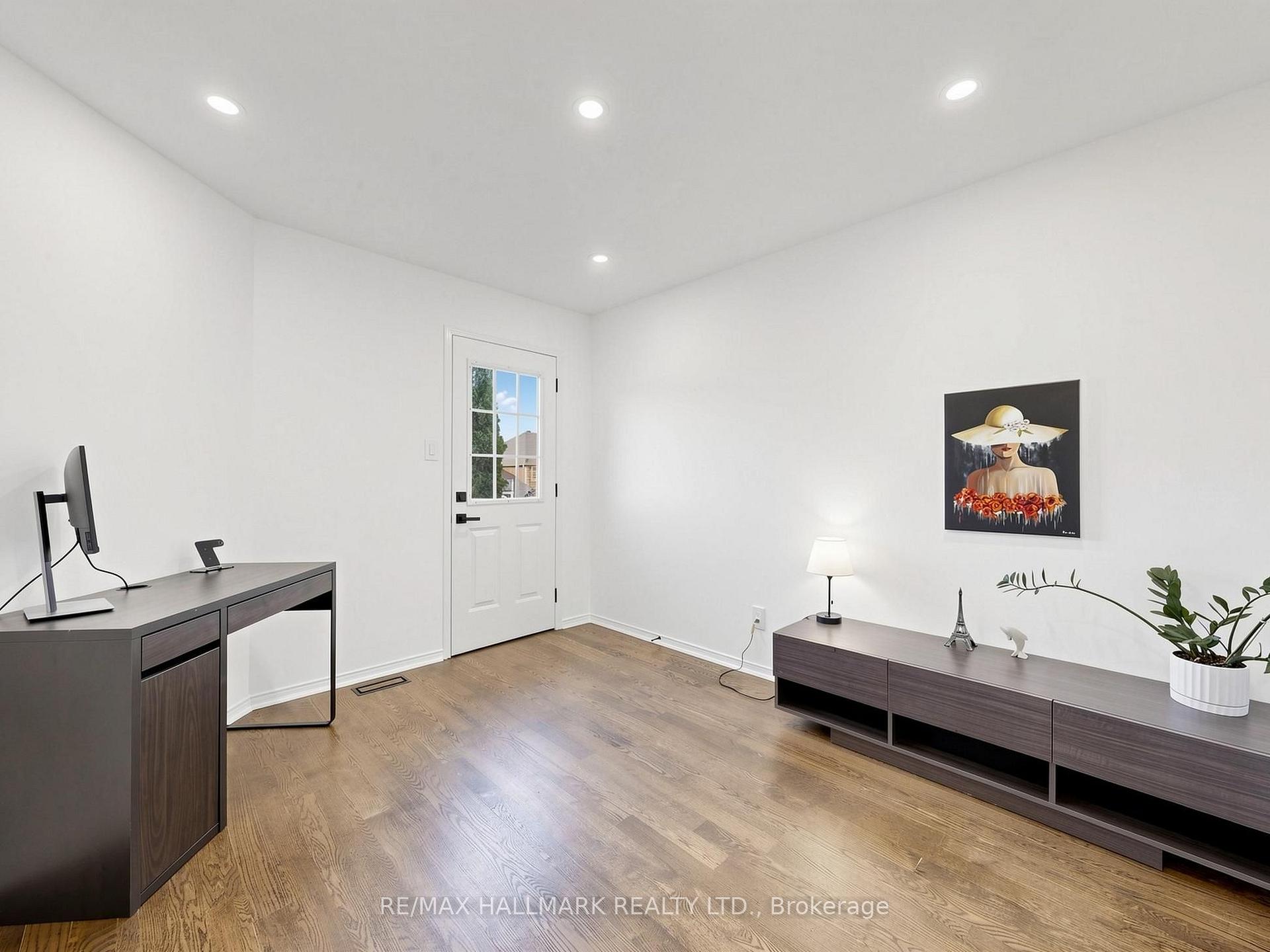 Photo 34 of 45 Colonial Crescent, Richmond Hill, Oak Ridges Lake Wilcox — HOMEH
