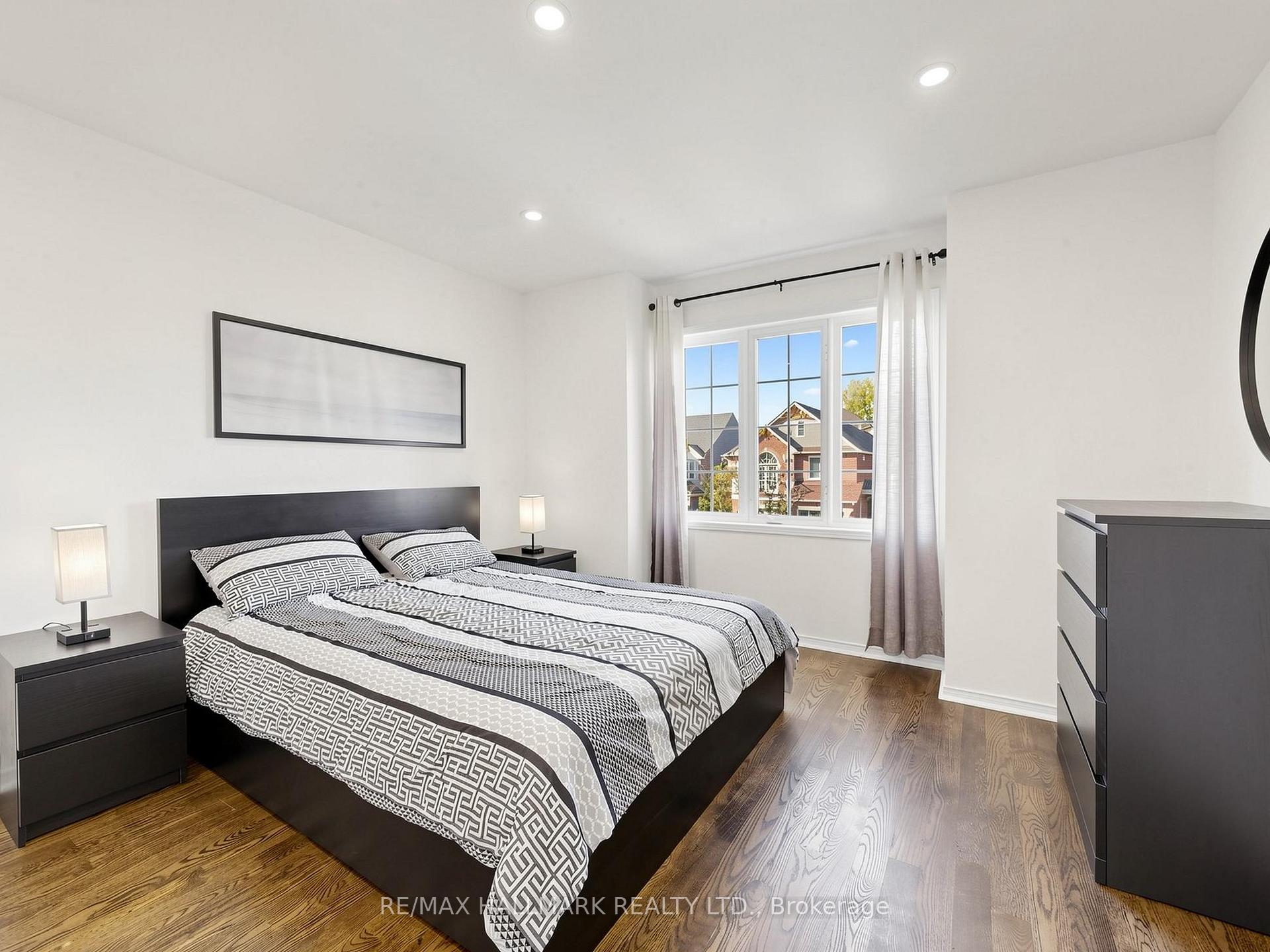 Photo 36 of 45 Colonial Crescent, Richmond Hill, Oak Ridges Lake Wilcox — HOMEH