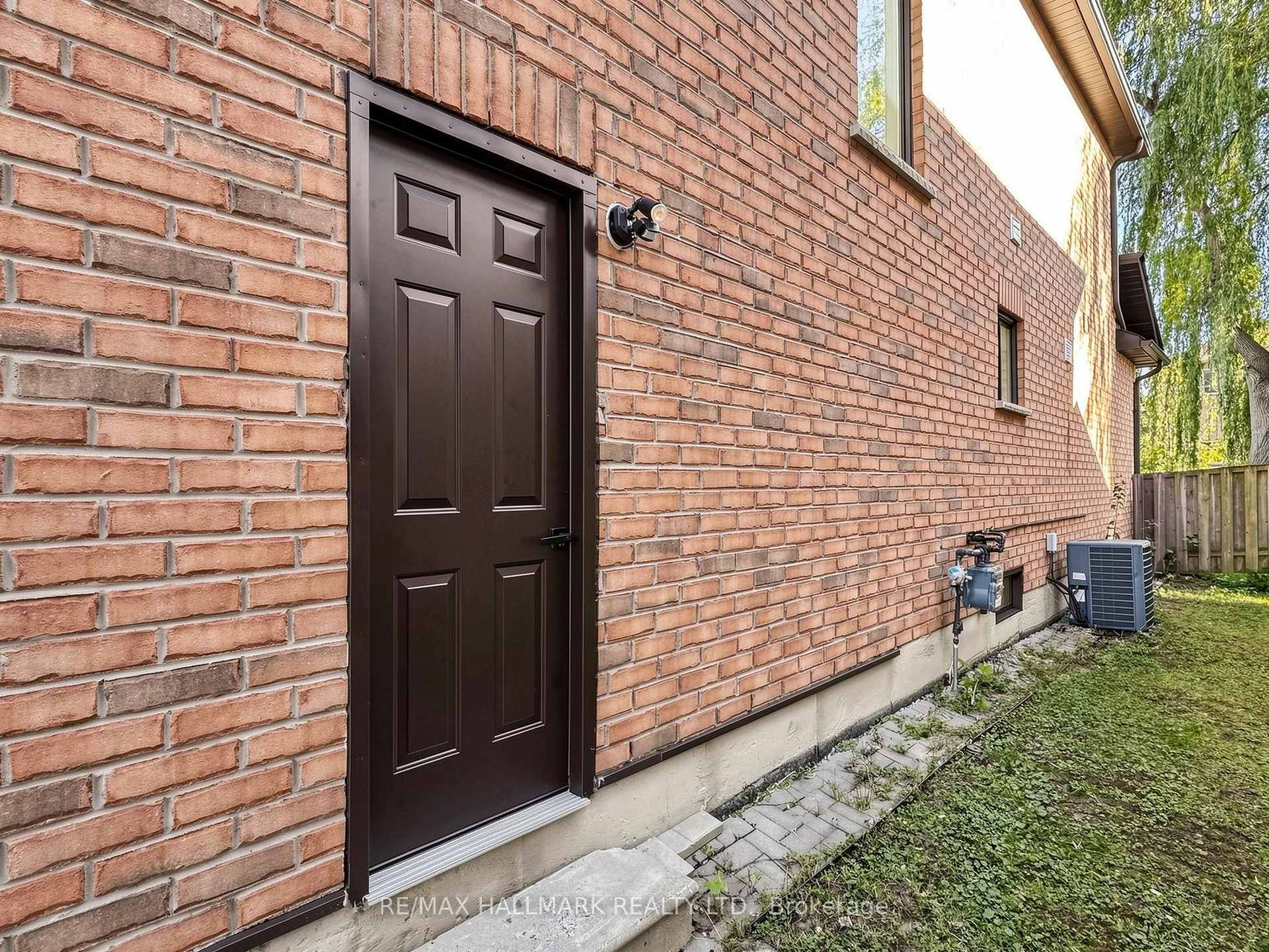 Photo 39 of 45 Colonial Crescent, Richmond Hill, Oak Ridges Lake Wilcox — HOMEH