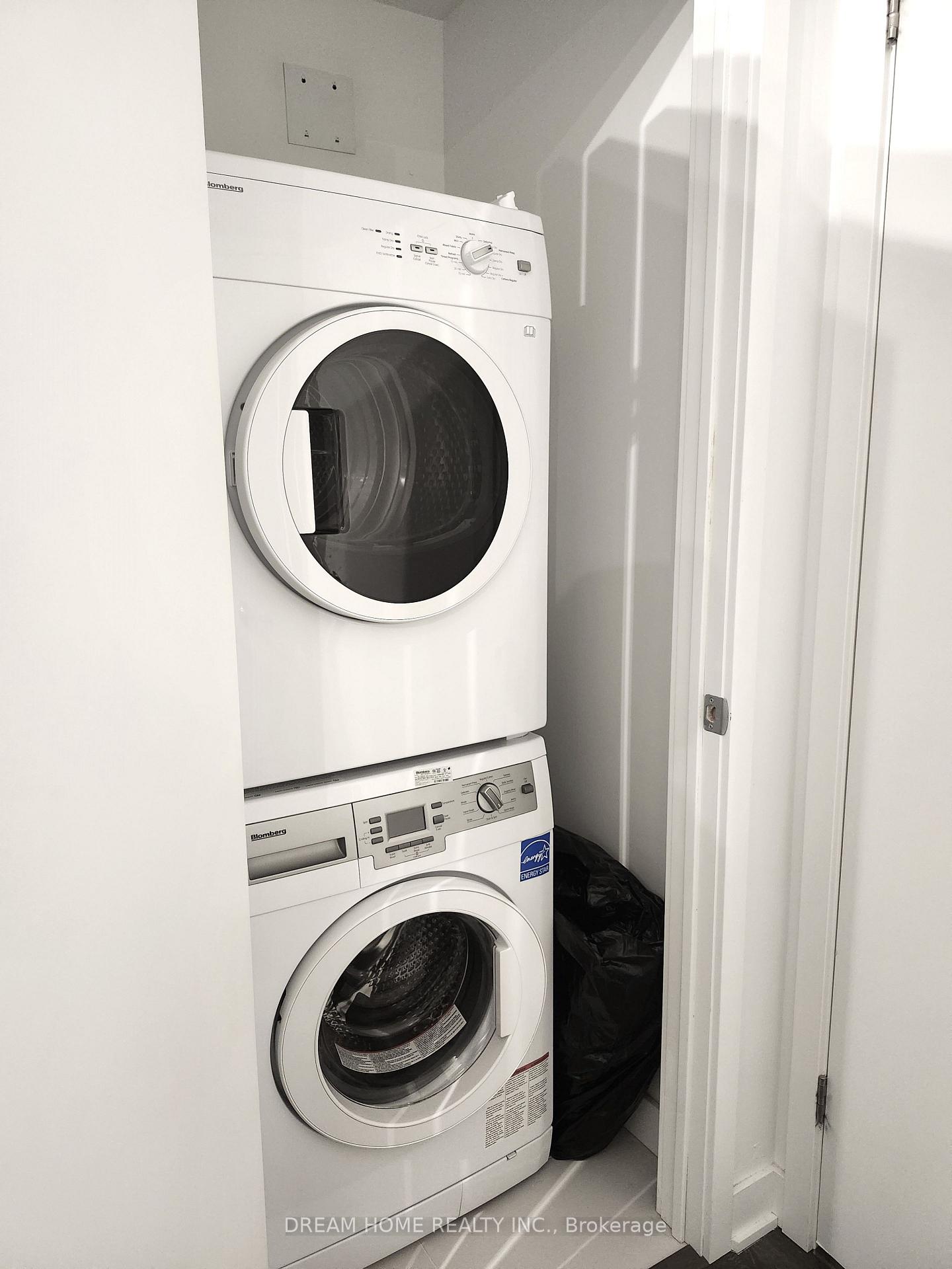 Photo 9 of Unit 712, 115 Blue Jays Way, Toronto, Waterfront Communities — HOMEH