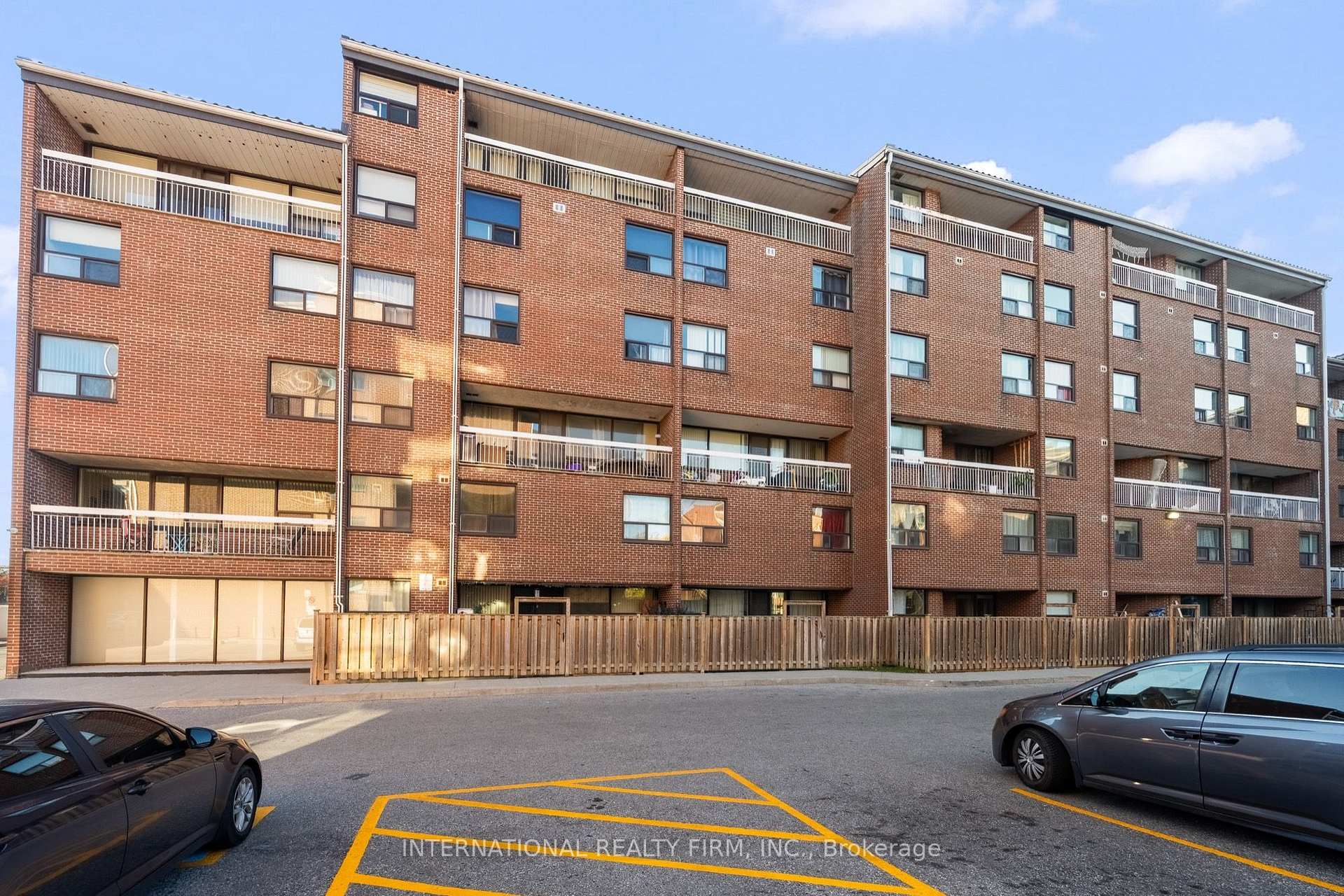 Photo 2 of Unit 323, 4064 Lawrence Avenue E, Scarborough, West Hill — HOMEH