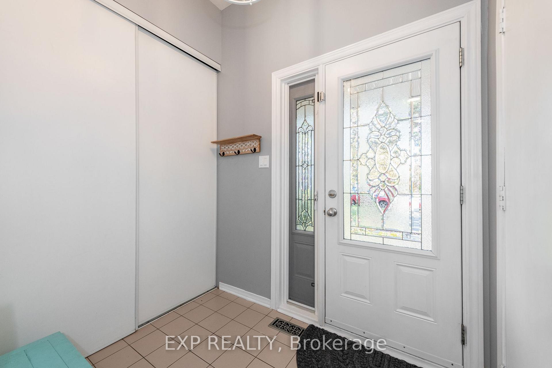 Photo 8 of 36 Meadowbreeze Drive, Ottawa, Kanata - Emerald Meadows/Trailwest — HOMEH