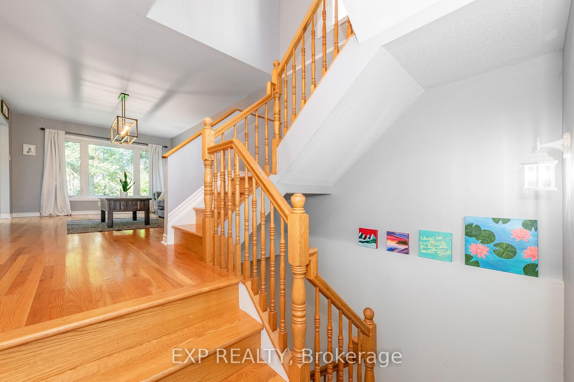 Photo 12 of 36 Meadowbreeze Drive, Ottawa, Kanata - Emerald Meadows/Trailwest — HOMEH