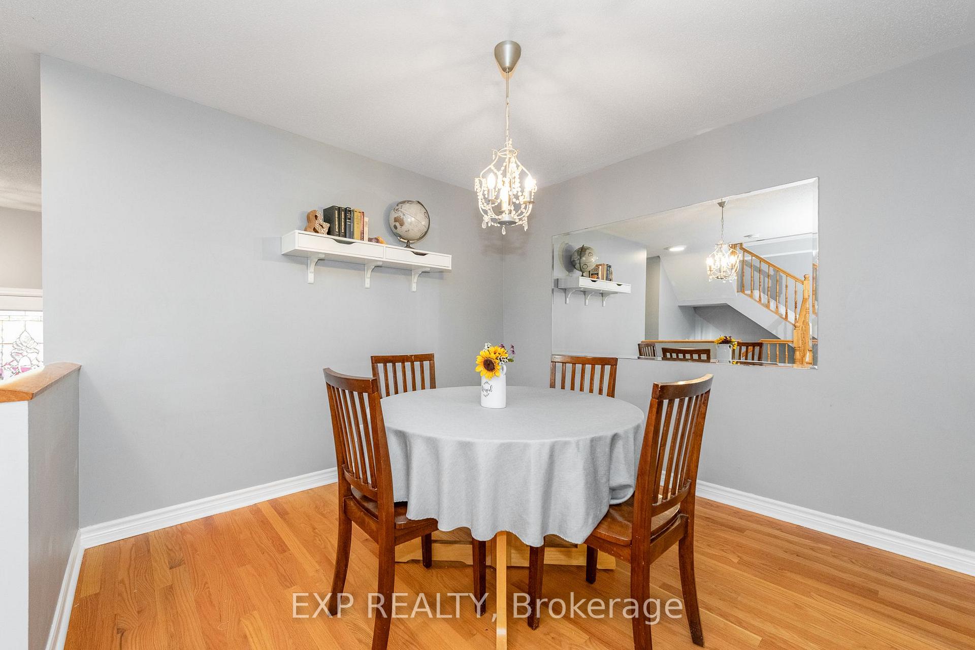 Photo 13 of 36 Meadowbreeze Drive, Ottawa, Kanata - Emerald Meadows/Trailwest — HOMEH