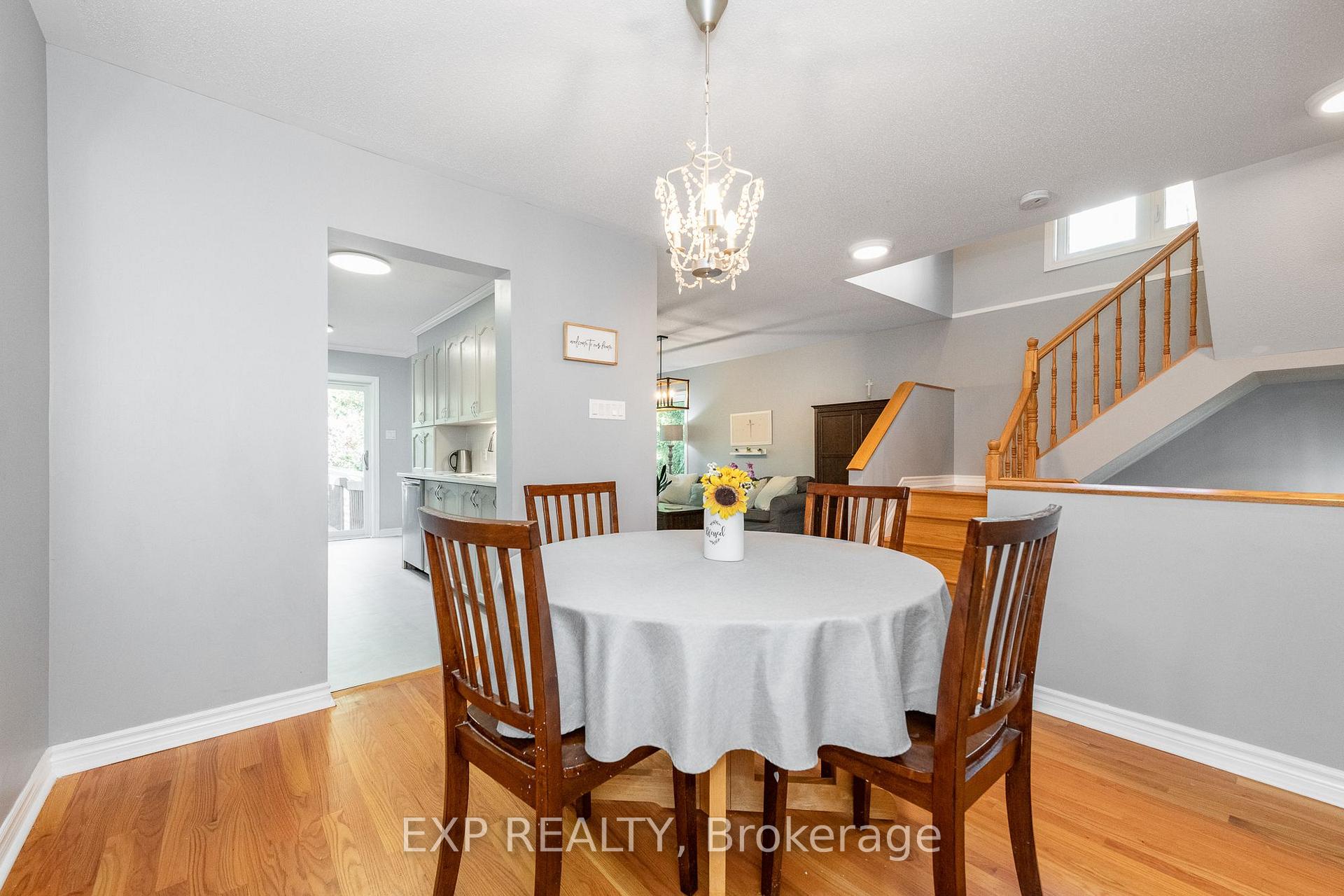 Photo 14 of 36 Meadowbreeze Drive, Ottawa, Kanata - Emerald Meadows/Trailwest — HOMEH