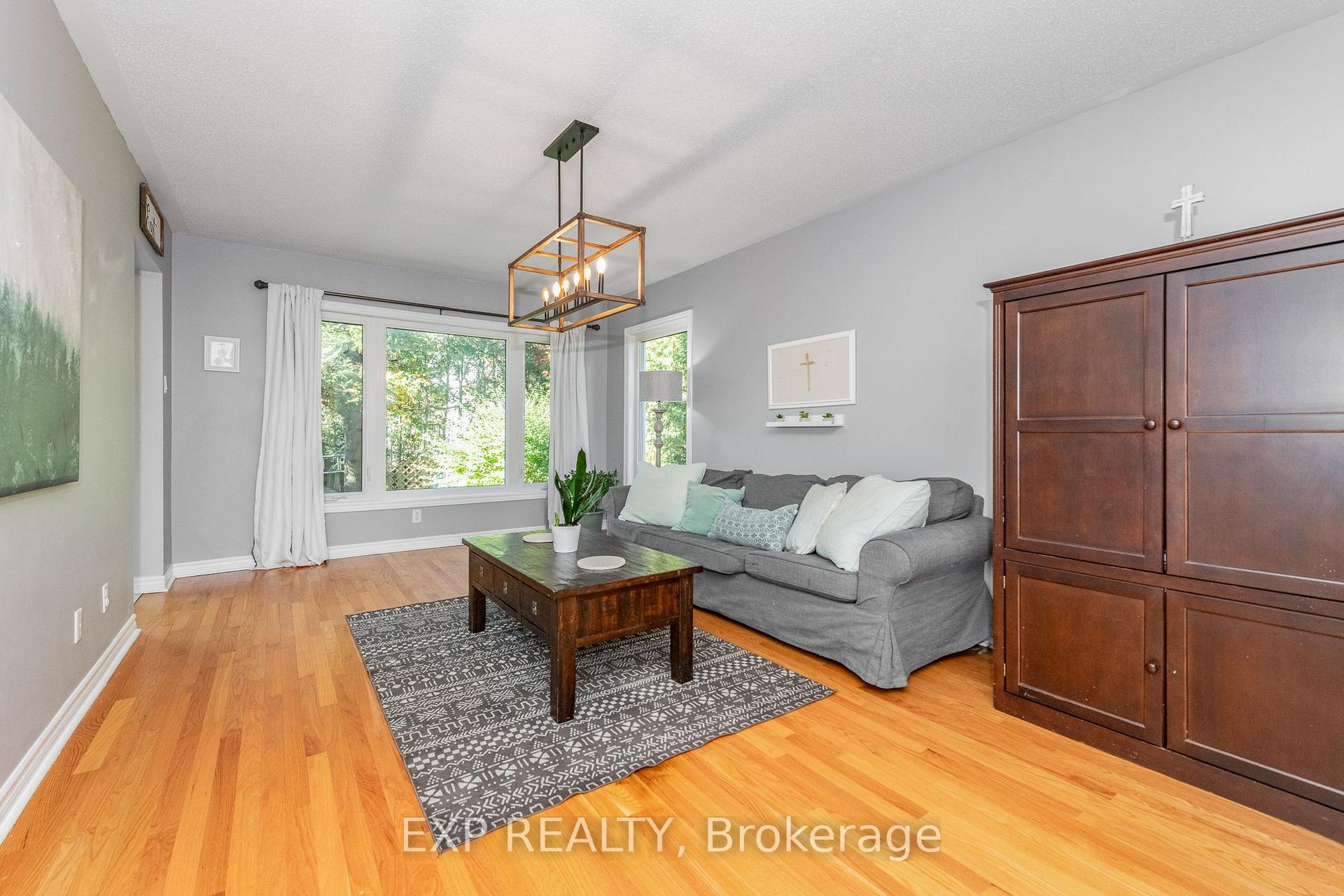 Photo 15 of 36 Meadowbreeze Drive, Ottawa, Kanata - Emerald Meadows/Trailwest — HOMEH
