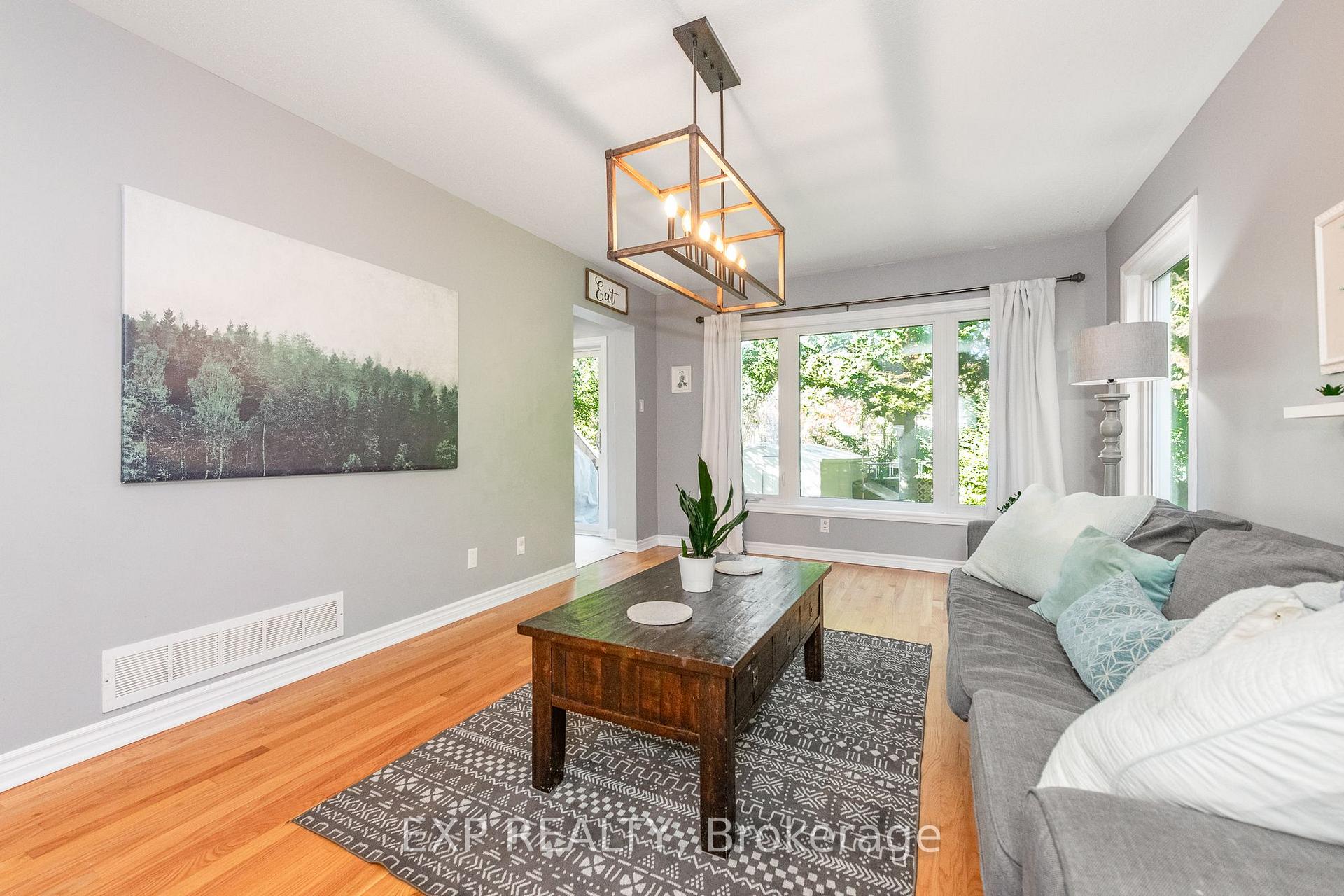 Photo 16 of 36 Meadowbreeze Drive, Ottawa, Kanata - Emerald Meadows/Trailwest — HOMEH