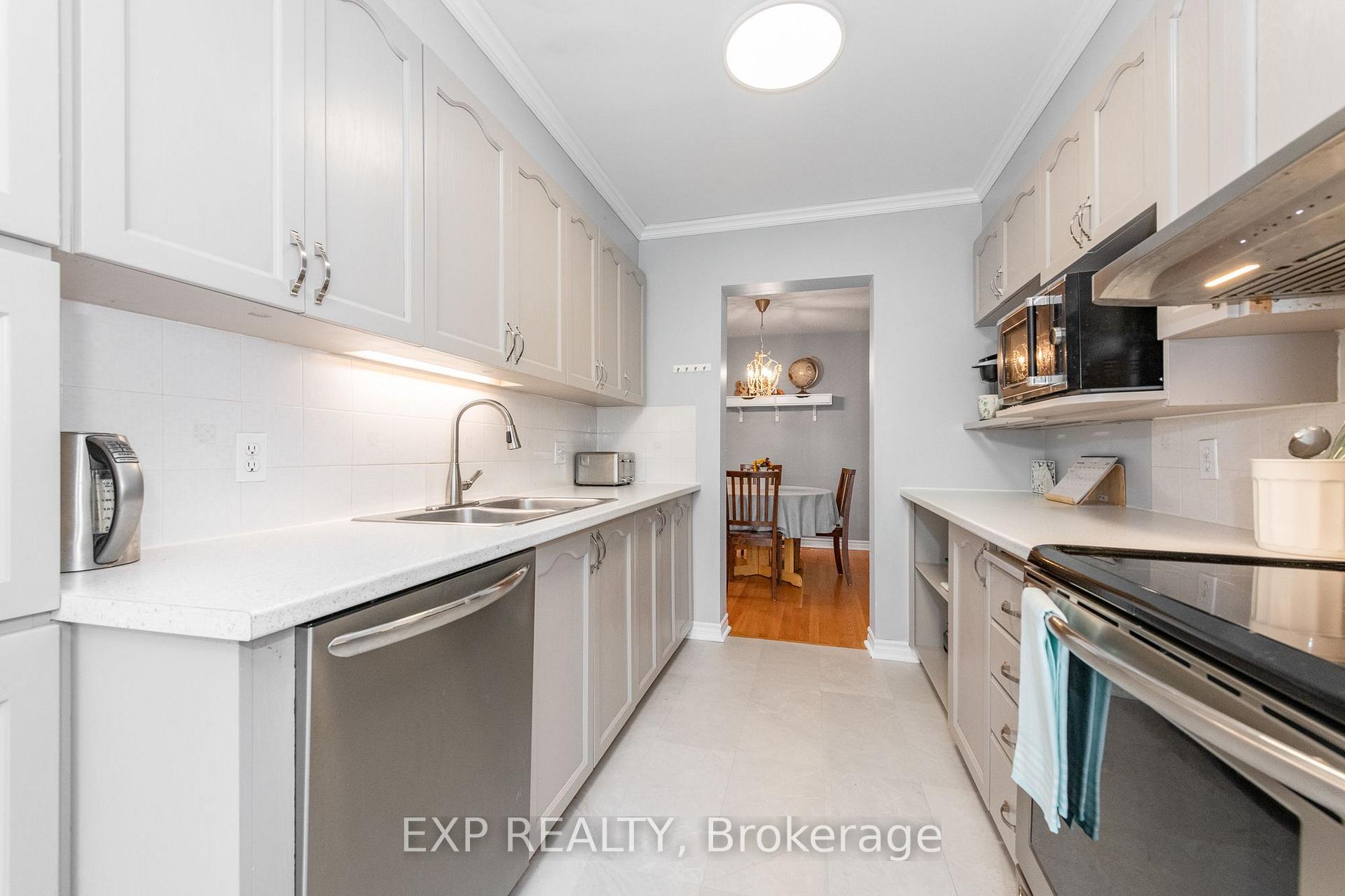 Photo 20 of 36 Meadowbreeze Drive, Ottawa, Kanata - Emerald Meadows/Trailwest — HOMEH