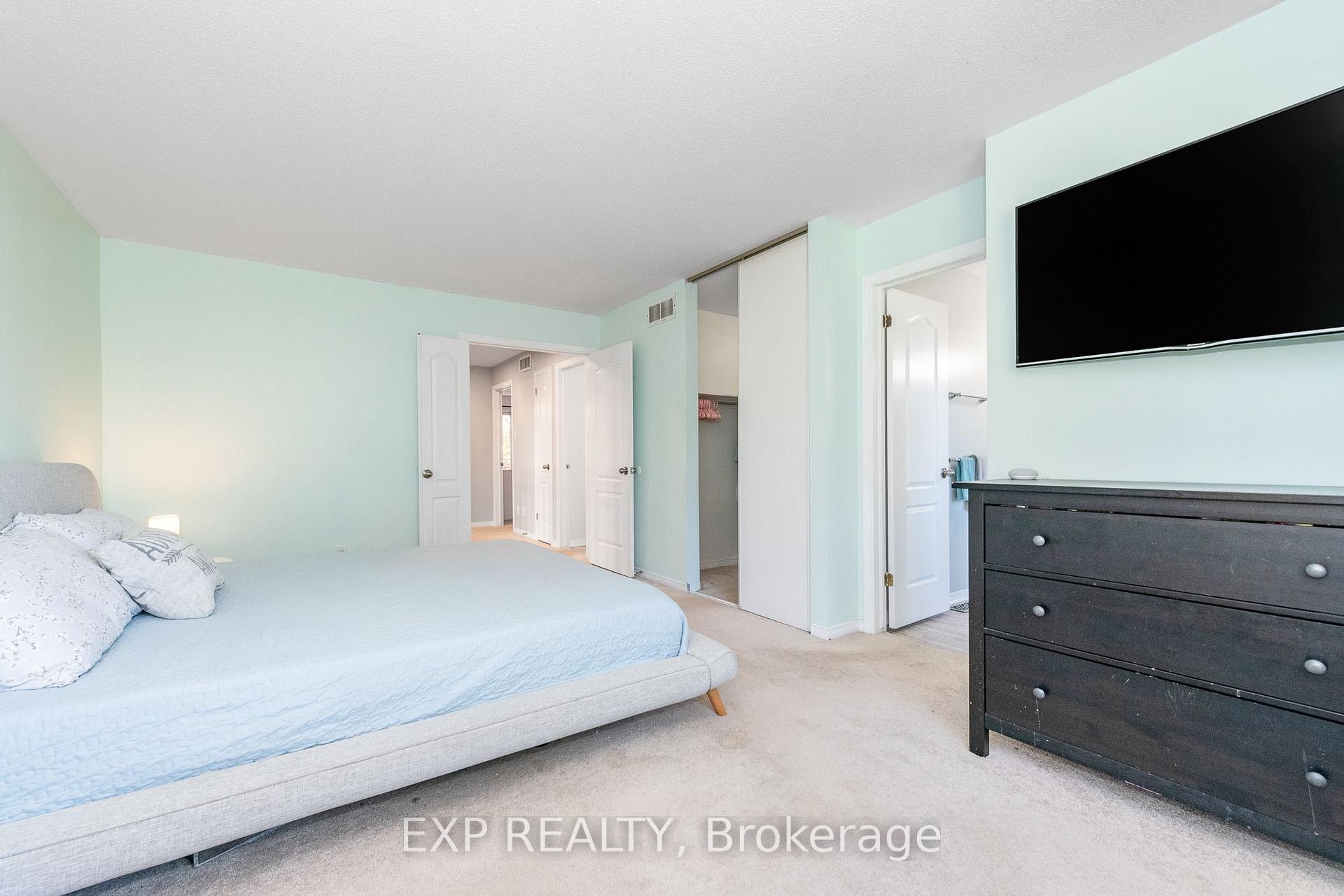 Photo 27 of 36 Meadowbreeze Drive, Ottawa, Kanata - Emerald Meadows/Trailwest — HOMEH