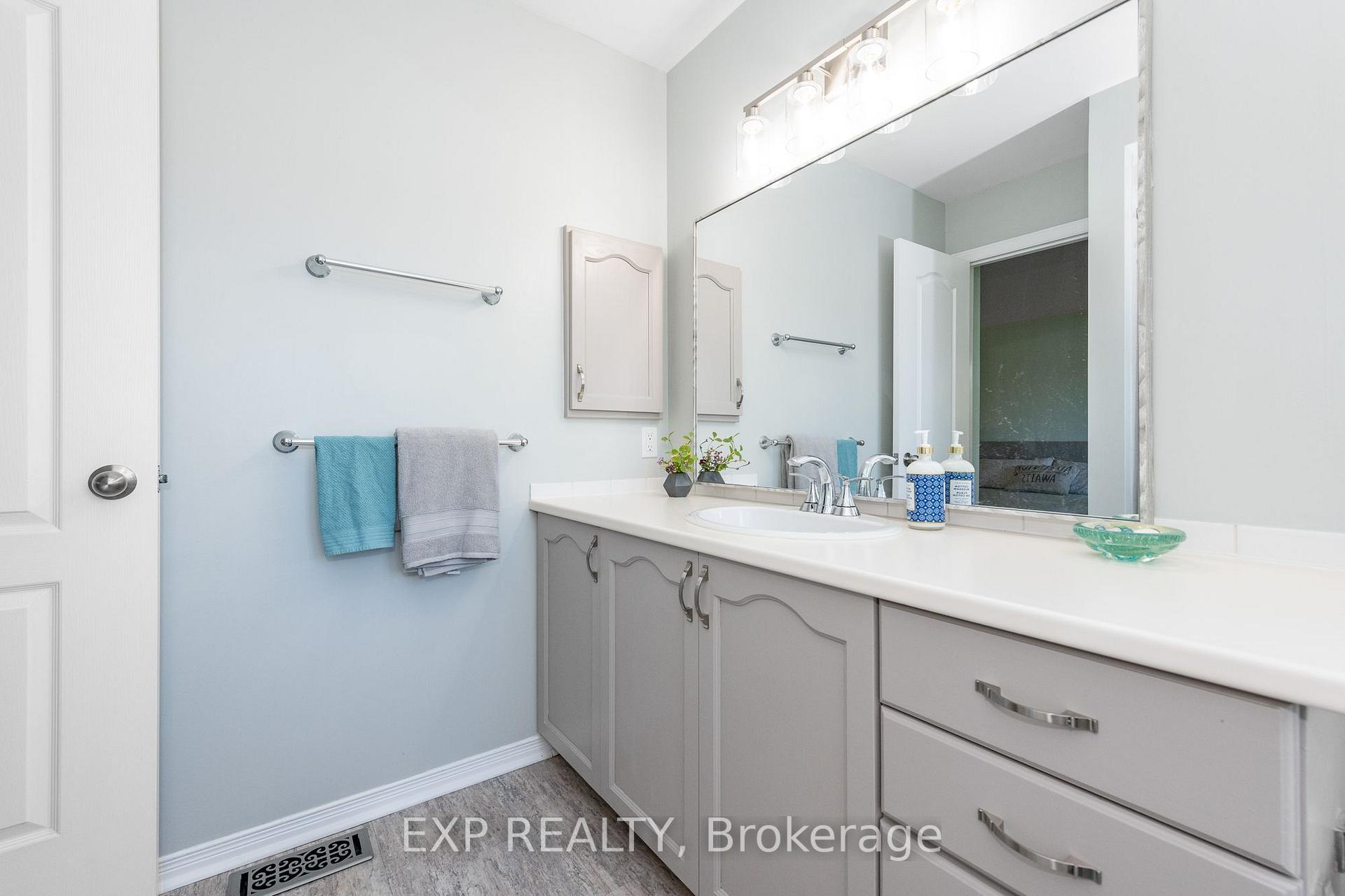 Photo 30 of 36 Meadowbreeze Drive, Ottawa, Kanata - Emerald Meadows/Trailwest — HOMEH