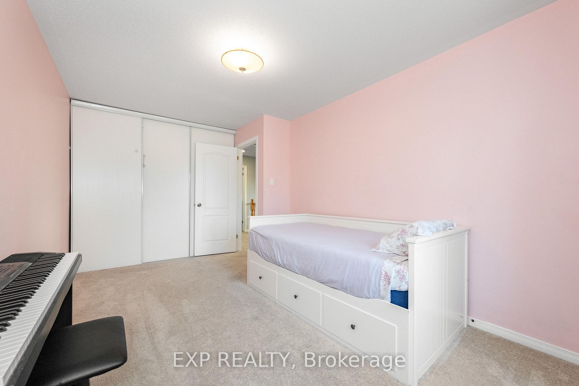 Photo 32 of 36 Meadowbreeze Drive, Ottawa, Kanata - Emerald Meadows/Trailwest — HOMEH