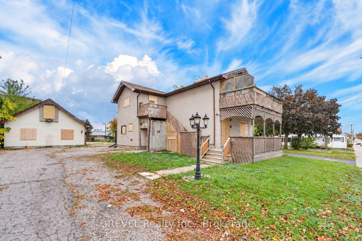 Photo 2 of 21 Pine Street S, Thorold, Thorold Downtown — HOMEH