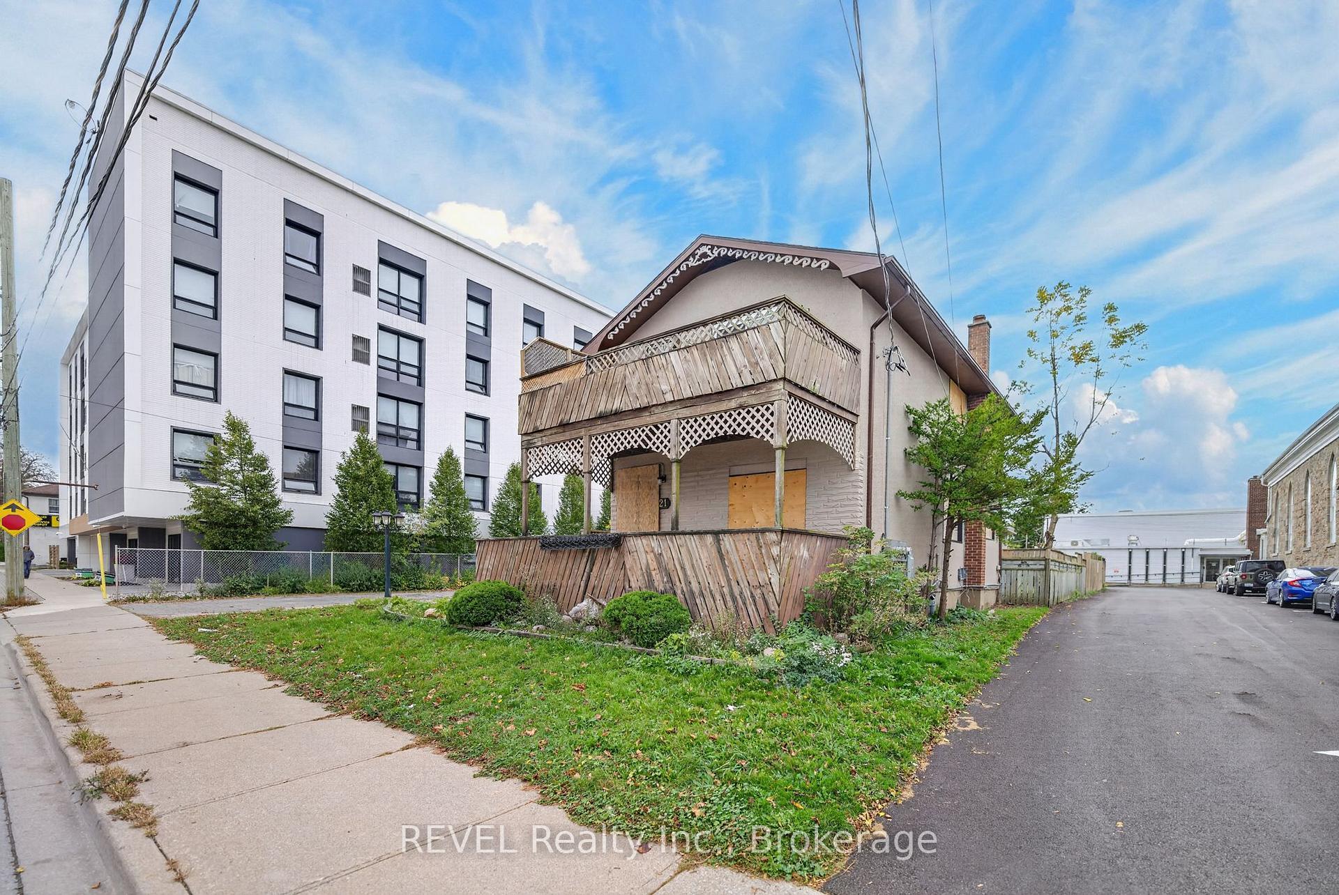 Photo 3 of 21 Pine Street S, Thorold, Thorold Downtown — HOMEH
