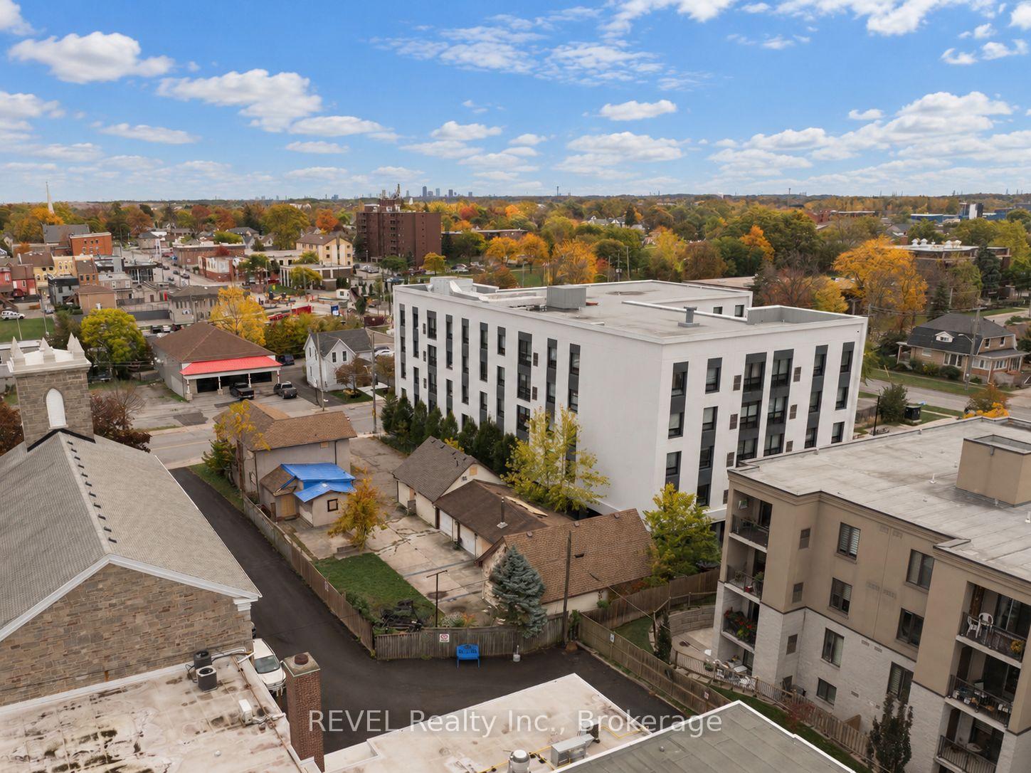 Photo 4 of 21 Pine Street S, Thorold, Thorold Downtown — HOMEH