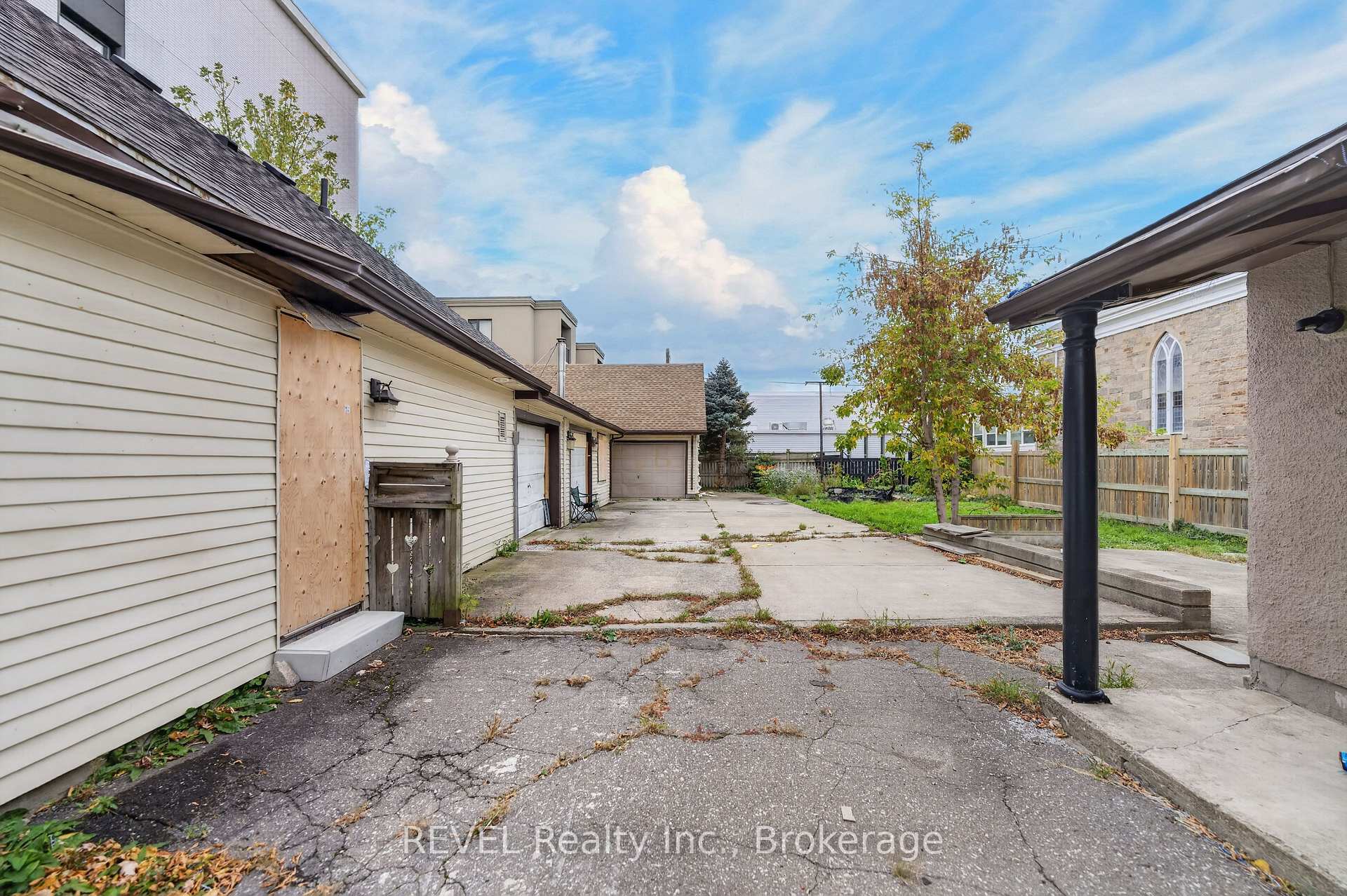 Photo 7 of 21 Pine Street S, Thorold, Thorold Downtown — HOMEH