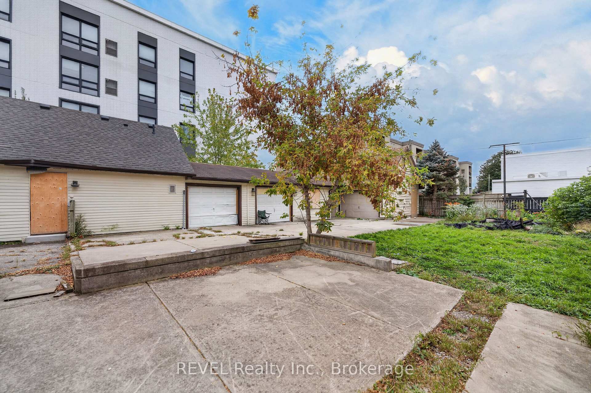 Photo 9 of 21 Pine Street S, Thorold, Thorold Downtown — HOMEH